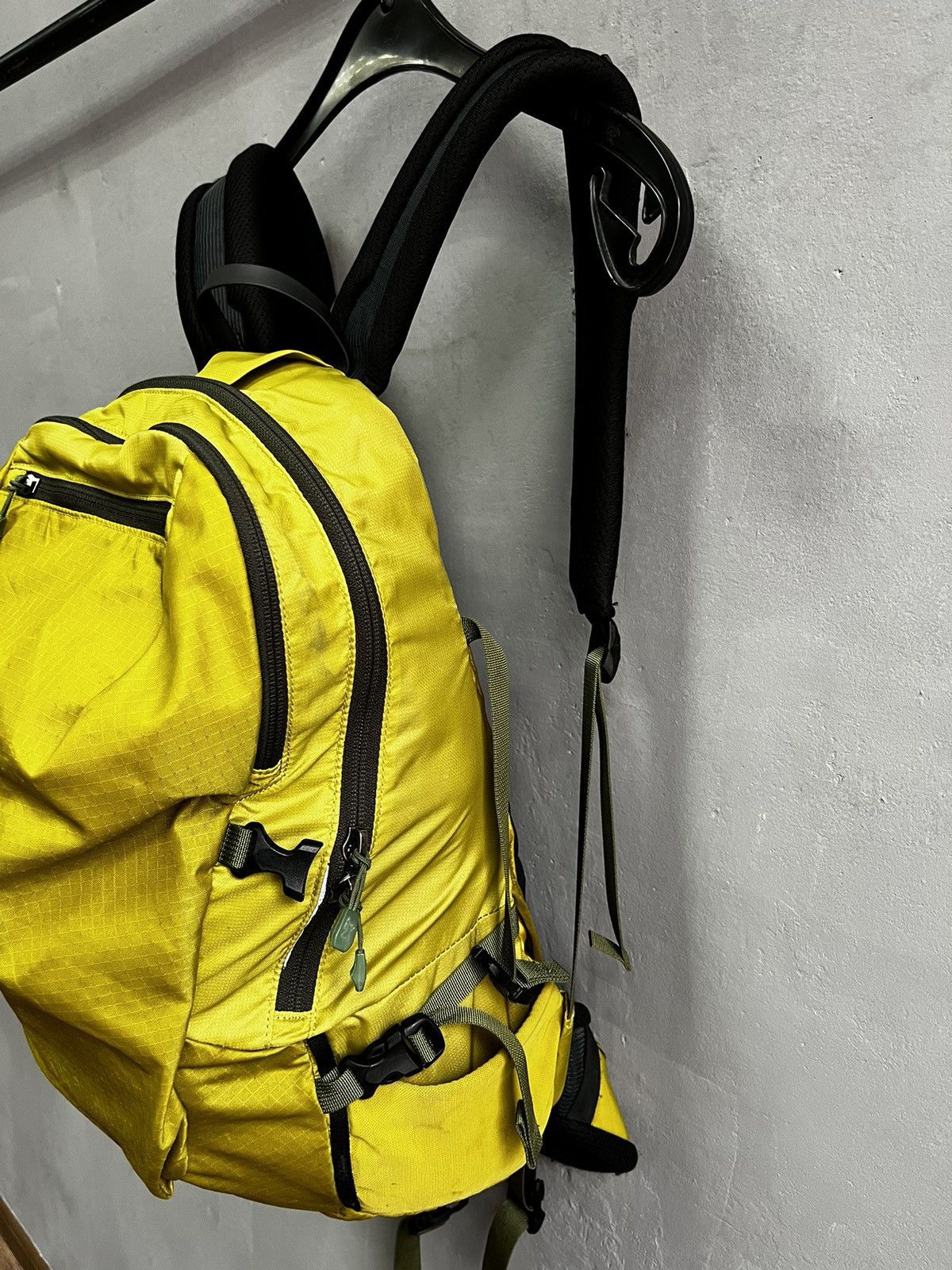 Arc'teryx Arc'teryx Axios 25 Nylon Backpack Bag Made in Philippines Size ONE SIZE - 5 Thumbnail