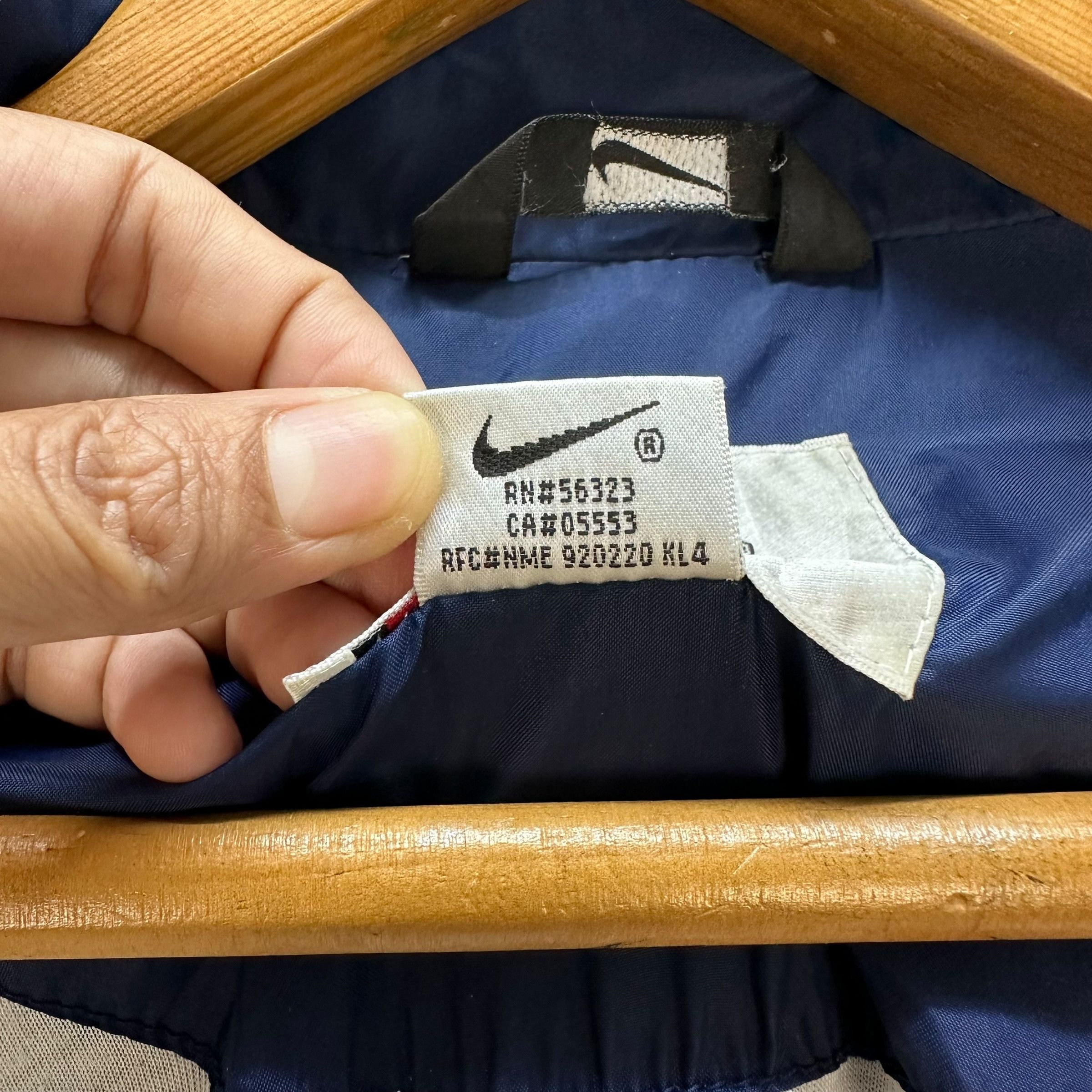 Nike 90s NIKE Colorblock Sleeve Logo Windbreaker Jacket #A68-1630 Size US XL / EU 56 / 4 - 12 Thumbnail