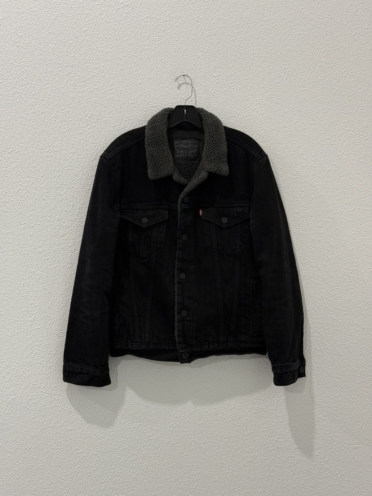Levi's Levis Black Sherpa Lined Dark Wash Denim Trucker Jacket S Size US S / EU 44-46 / 1 - 1 Thumbnail