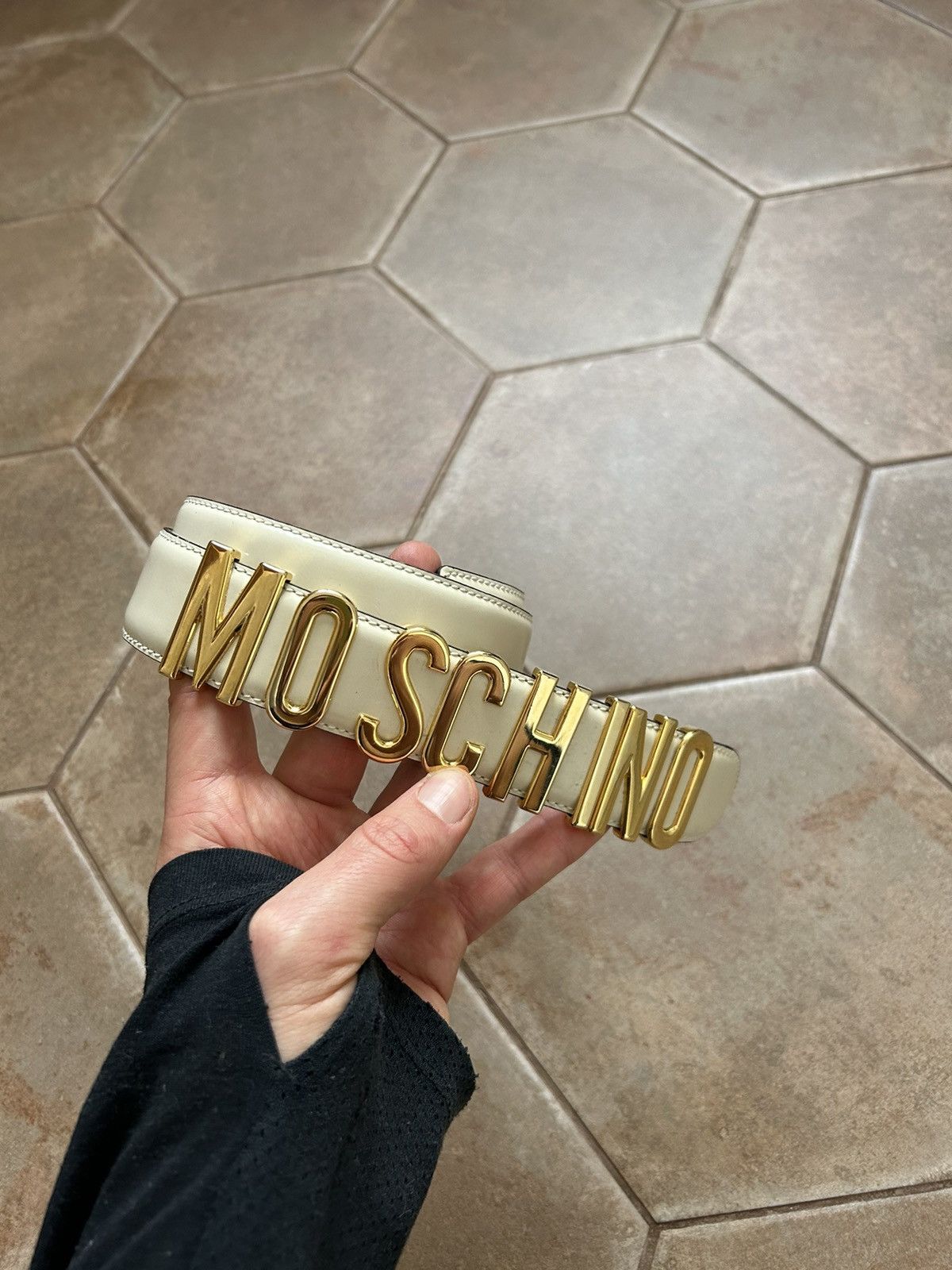 Designer × Moschino Moschino Logo Buckle Leather Belt Fuchsia Size ONE SIZE - 2 Thumbnail