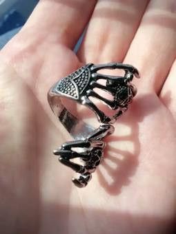 Jewelry Skeleton Hug Ring Size ONE SIZE - 5 Thumbnail
