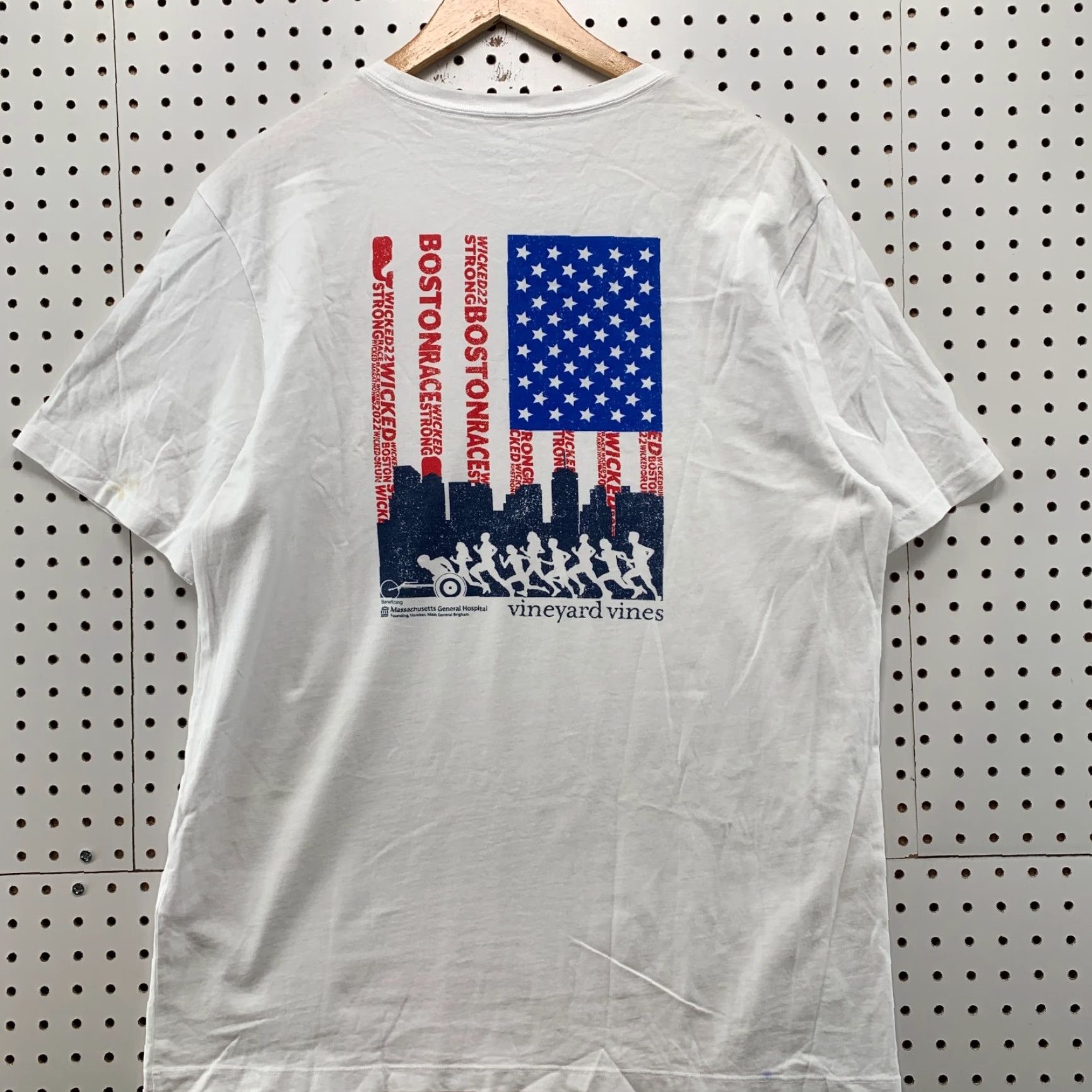 Vineyard Vines VINTAGE Vineyard Vines Boston Marathon T-Shirt Mens Large White Pocket USA Flag Size US L / EU 52-54 / 3 - 2 Thumbnail