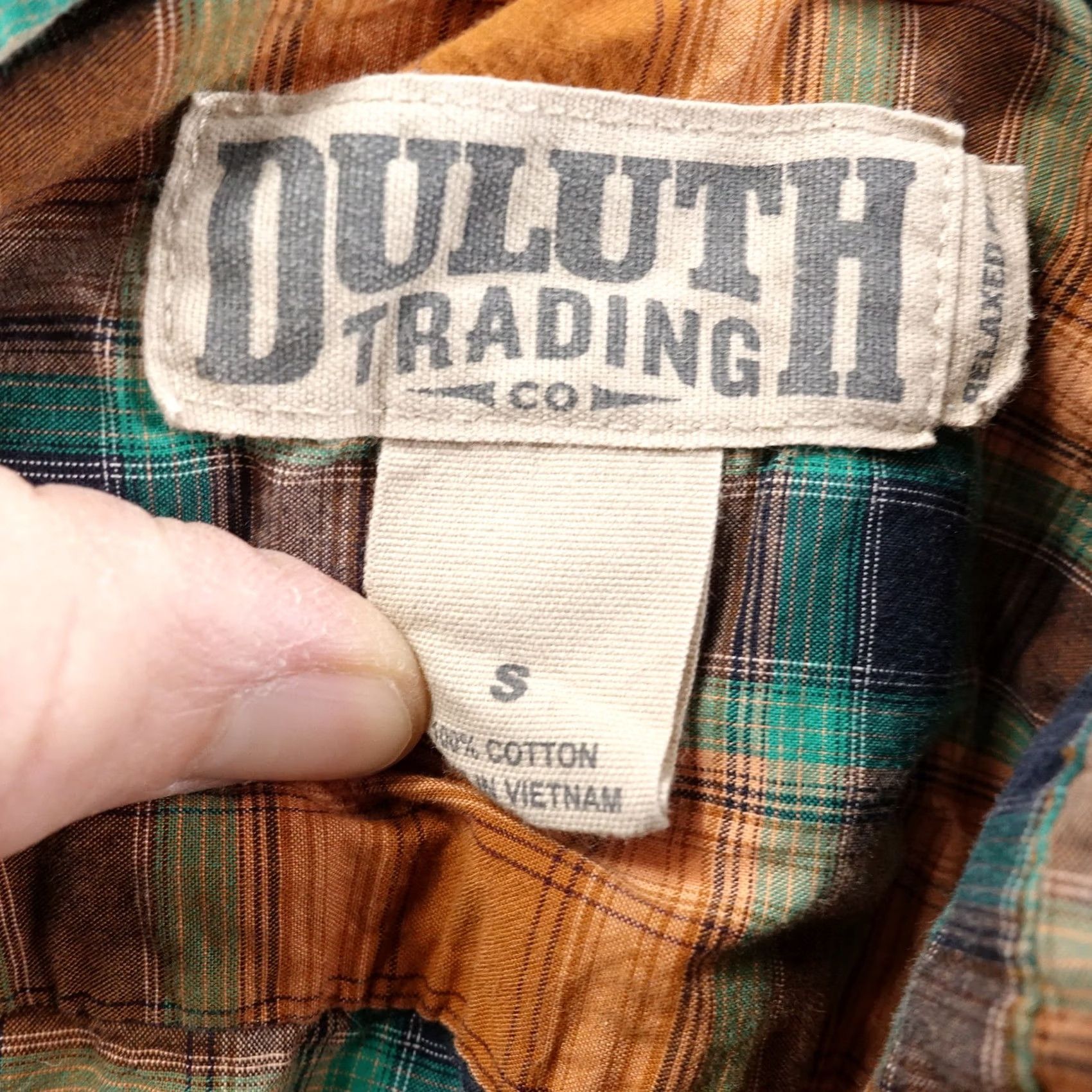 CO DULUTH TRADING CO RELAXED FIT SHORT SLEEVE PLAID BUTTON DOWN SHIRT MENS S COLOR MULTICOLOR Size US S / EU 44-46 / 1 - 5 Thumbnail