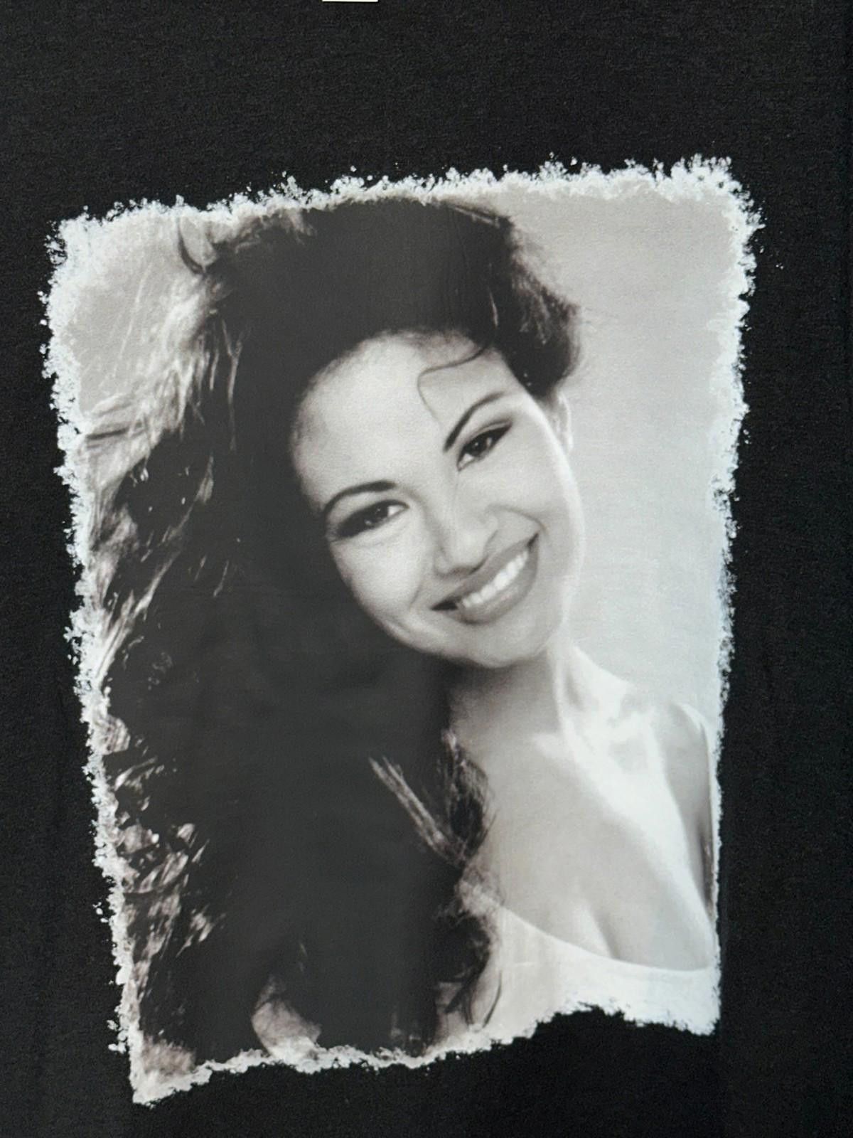 The Unbranded Brand “Selena Graphic Tee | Queen of Cumbia | Size Large” Size US L / EU 52-54 / 3 - 2 Thumbnail