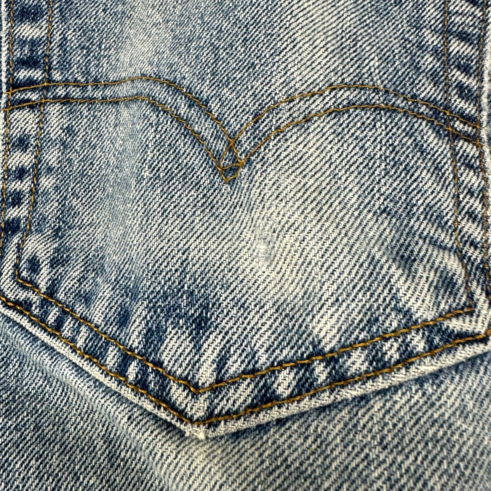 Levi's VINTAGE Levi's 505 Jeans Men 34x30 Blue Regular Straight Medium Wash Distressed 90s Size US 34 / EU 50 - 3 Thumbnail