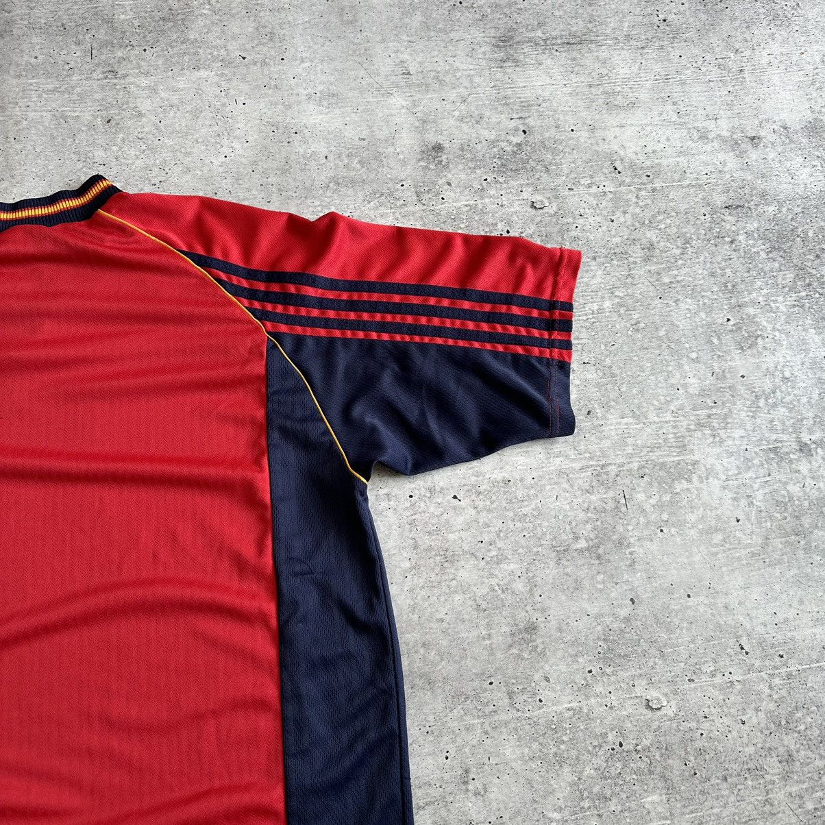Vintage Vintage Adidas Spain 1998 Home Football Shirt Soccer Jersey Size US L / EU 52-54 / 3 - 14 Thumbnail