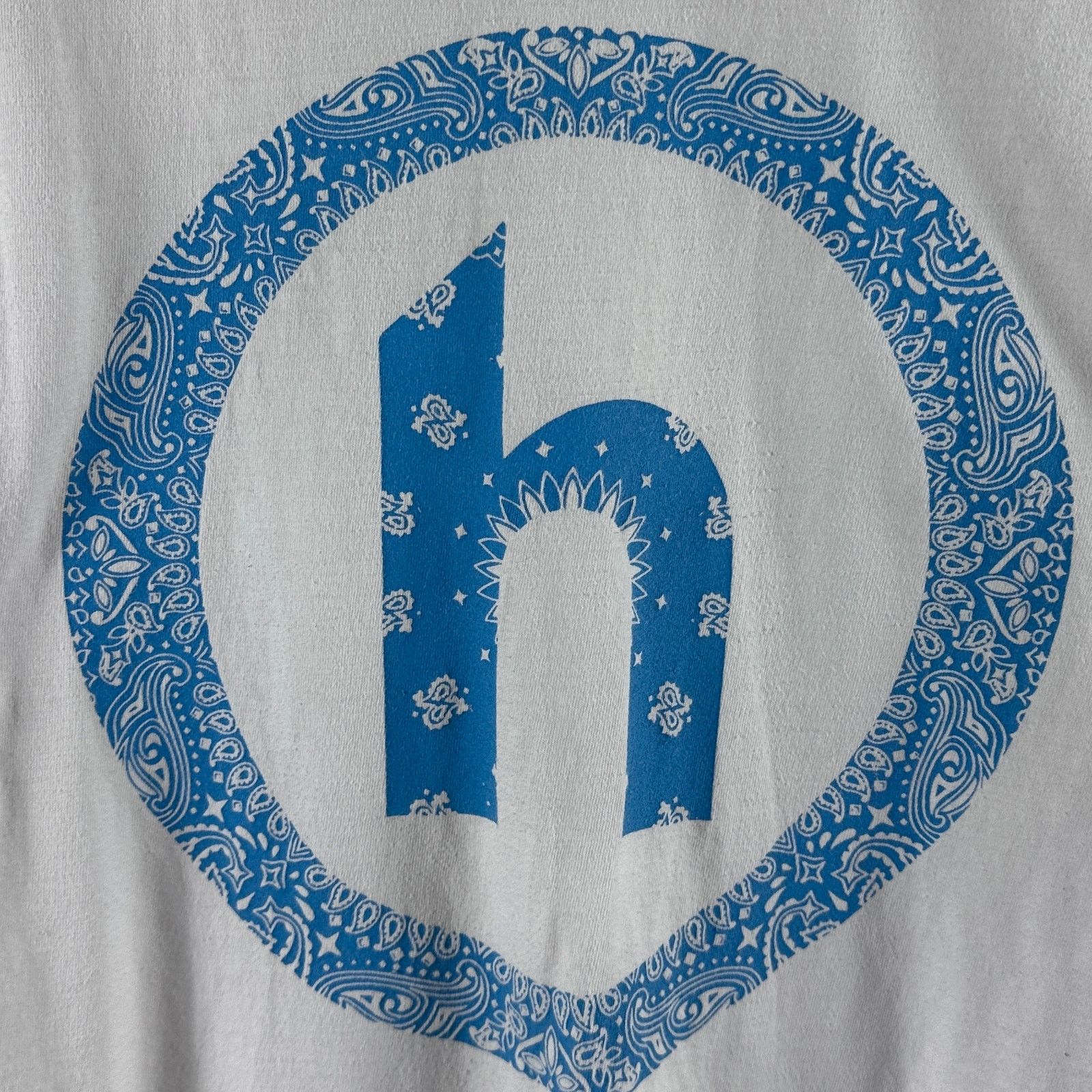 HIDDEN Hidden NY White/Blue Paisley Tee Size US XL / EU 56 / 4 - 2 Thumbnail