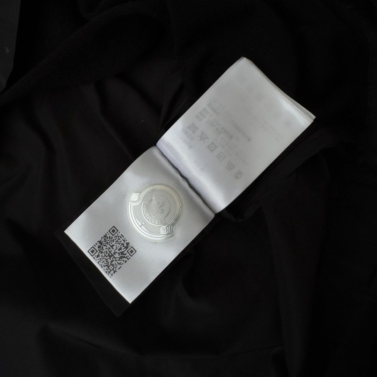 Moncler Moncler Hybrid Nylon Sweater W/ Cinch Waist In Black Size M / US 6-8 / IT 42-44 - 10 Thumbnail