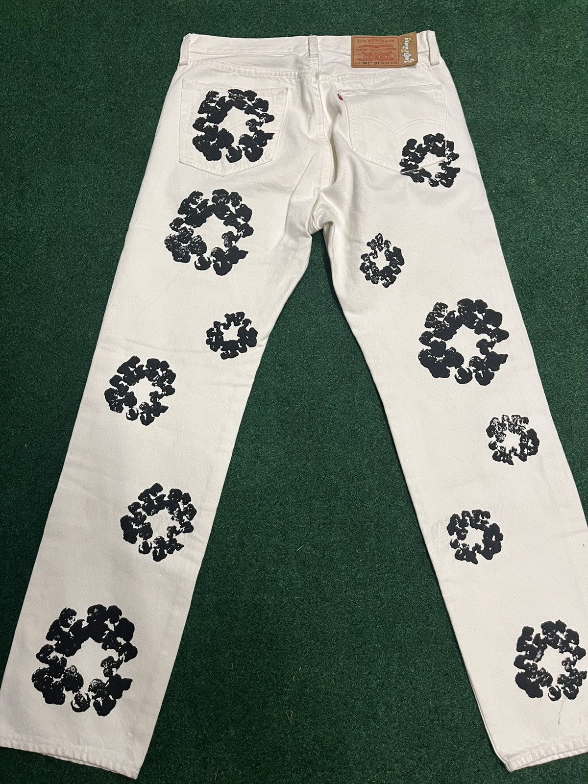 DENIM TEARS × Levi's Levi’s Denim Tears White Wreath Jeans Size US 33 - 2 Thumbnail