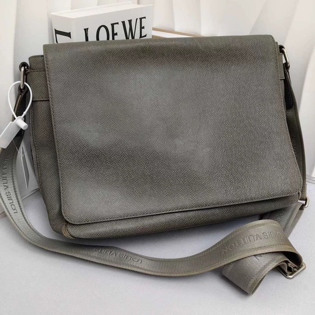 Louis Vuitton Pre-loved Bag Very good condition Size ONE SIZE - 1 Preview