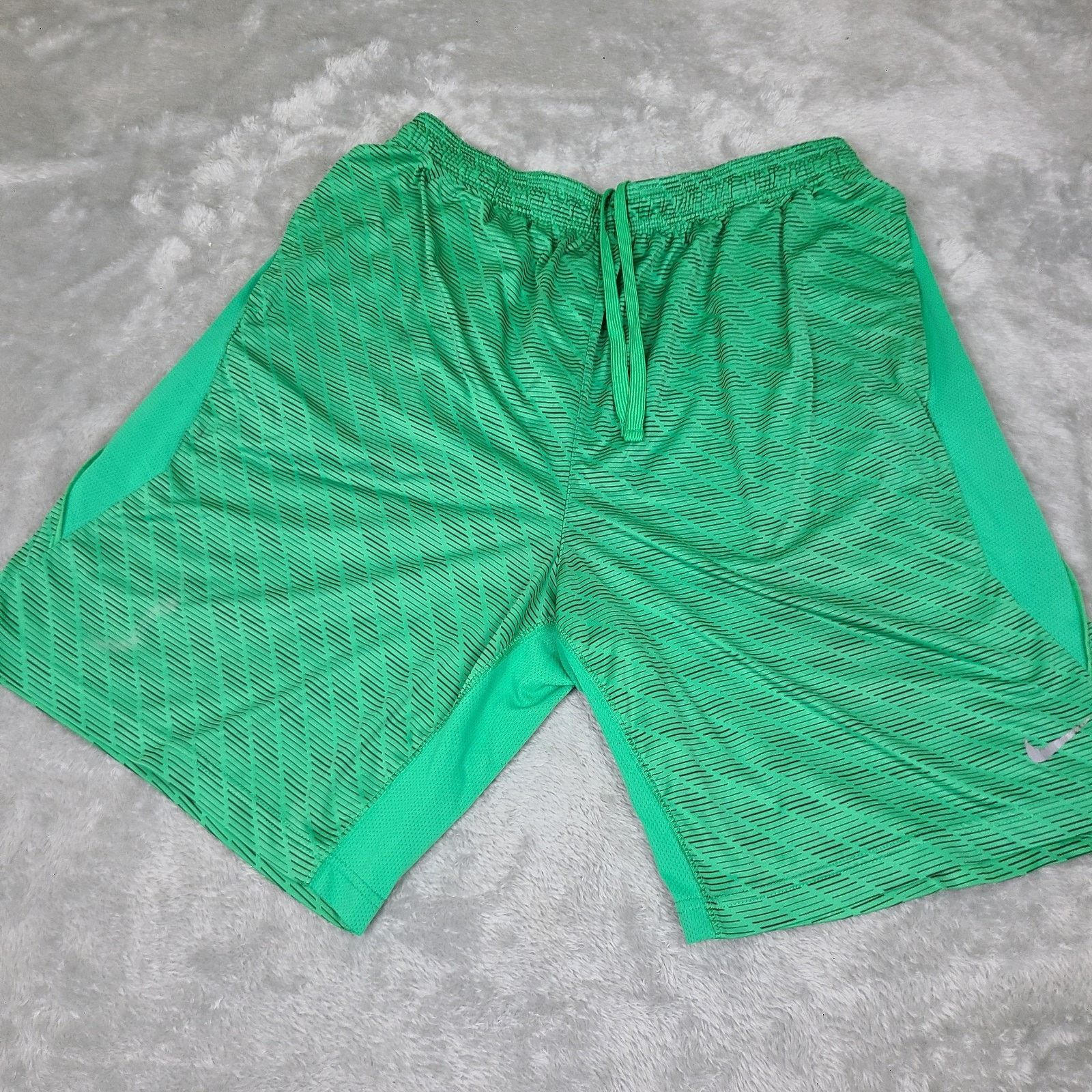 Nike Nike Basketball Shorts Green Dri-Fit Shorts Size X-Large Size US 38 / EU 54 - 1 Thumbnail