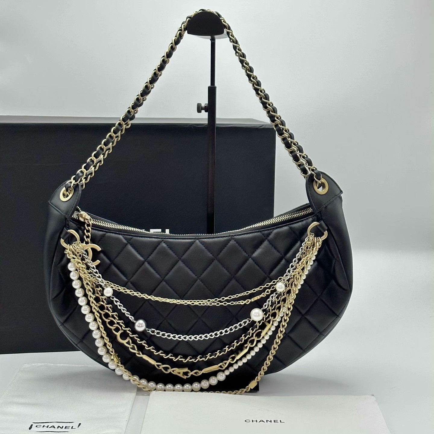Chanel Pre-loved Bag Very good condition Size ONE SIZE - 1 Thumbnail