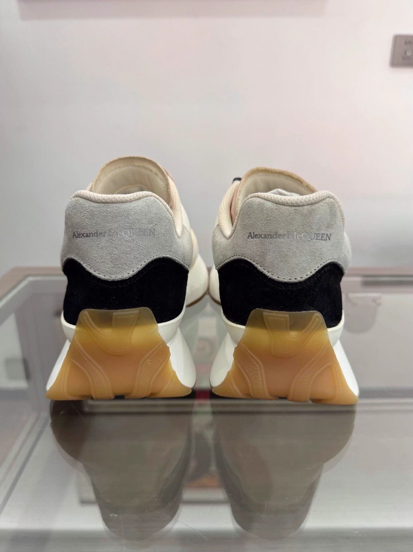 Alexander McQueen McQueen Sprint Runner White EU37 Floral Relief Logo Size US 6 / IT 36 - 4 Thumbnail