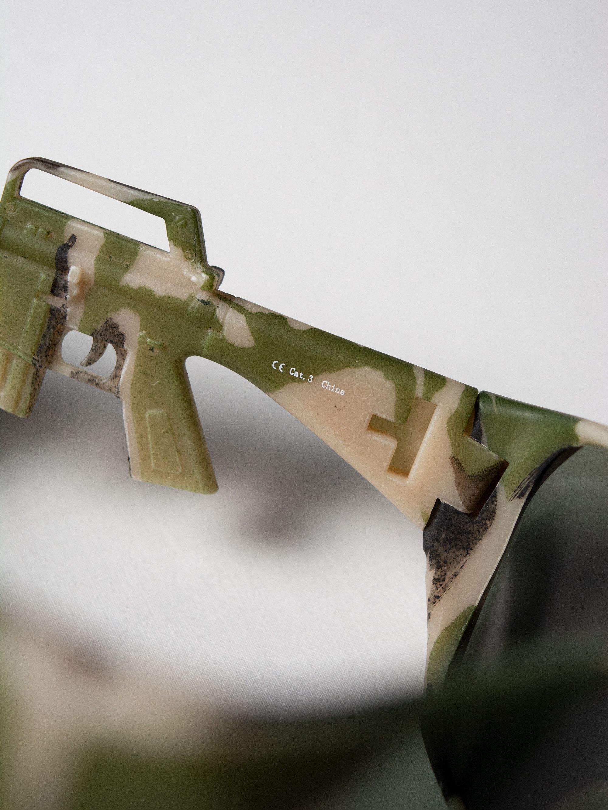 Jeremy Scott × Linda Farrow Linda Farrow X Jeremy Scott - S/S 2013 - army sunglasses Size ONE SIZE - 10 Thumbnail