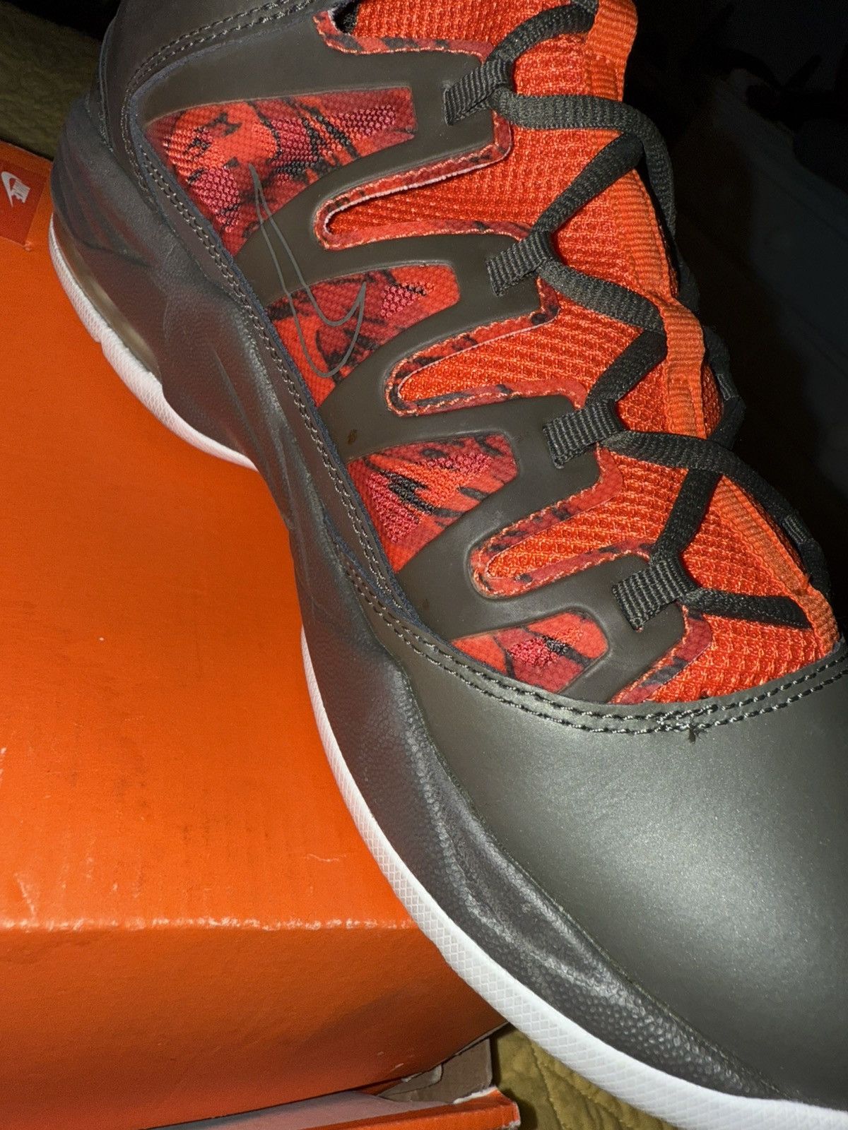 Nike Nike Air Max Stutter Step Grey/Orange size 9 VNDS! Size US 9 / EU 42 - 11 Thumbnail