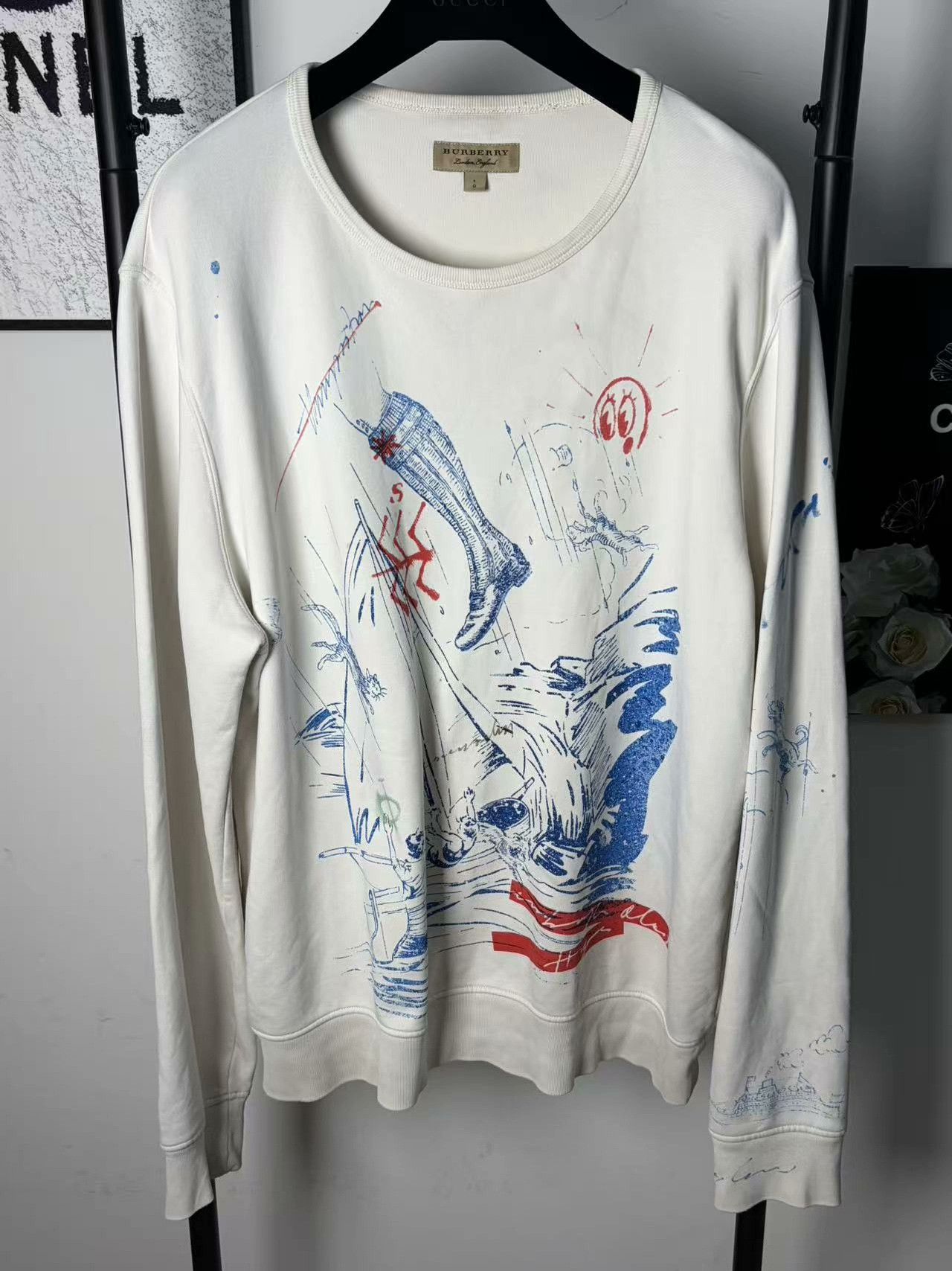 Burberry Burberry Graphic White Hoodie l Men Size US L / EU 52-54 / 3 - 1 Thumbnail