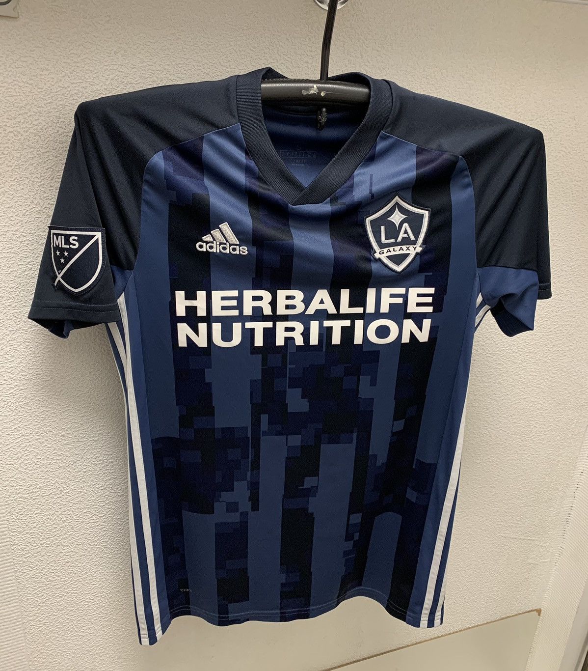 Adidas La Galaxy adidas MLS soccer jersey S sz Herbalife Size US S / EU 44-46 / 1 - 1 Thumbnail