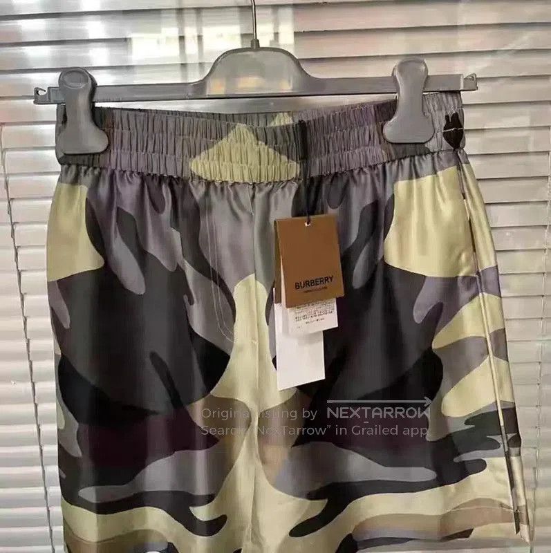Burberry Burberry Summer Multicolor Silk Shorts. Size 26" / US 2 / IT 38 - 2 Thumbnail