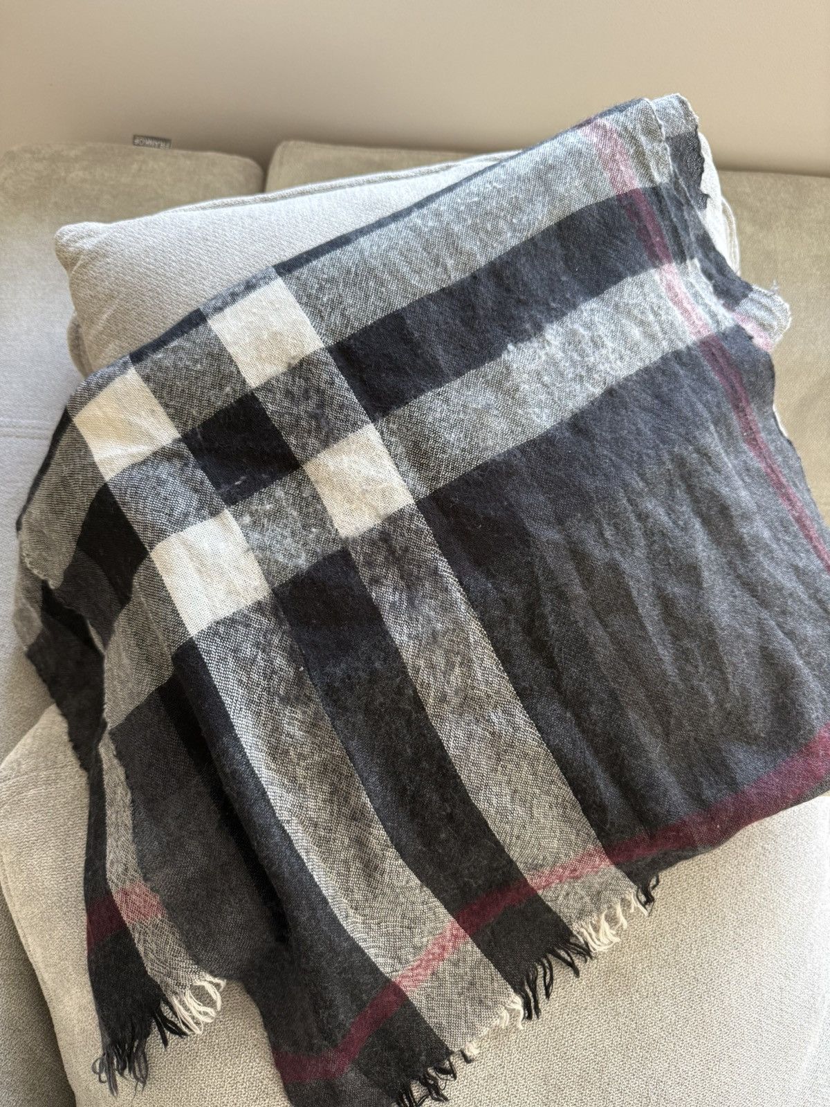 Burberry Burberry Check Cashmere and Wool Lightweight Scarf Size ONE SIZE - 4 Thumbnail