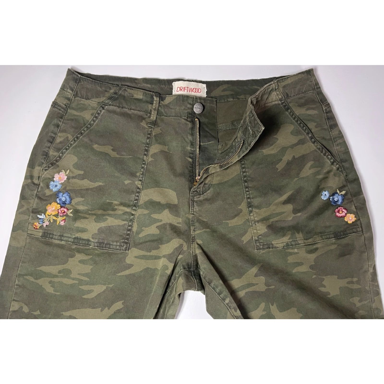 Vintage Driftwood Women's Tabitha Cropped Embroidered Camouflage Straight Leg Pants Size 30" / US 8 / IT 44 - 7 Thumbnail