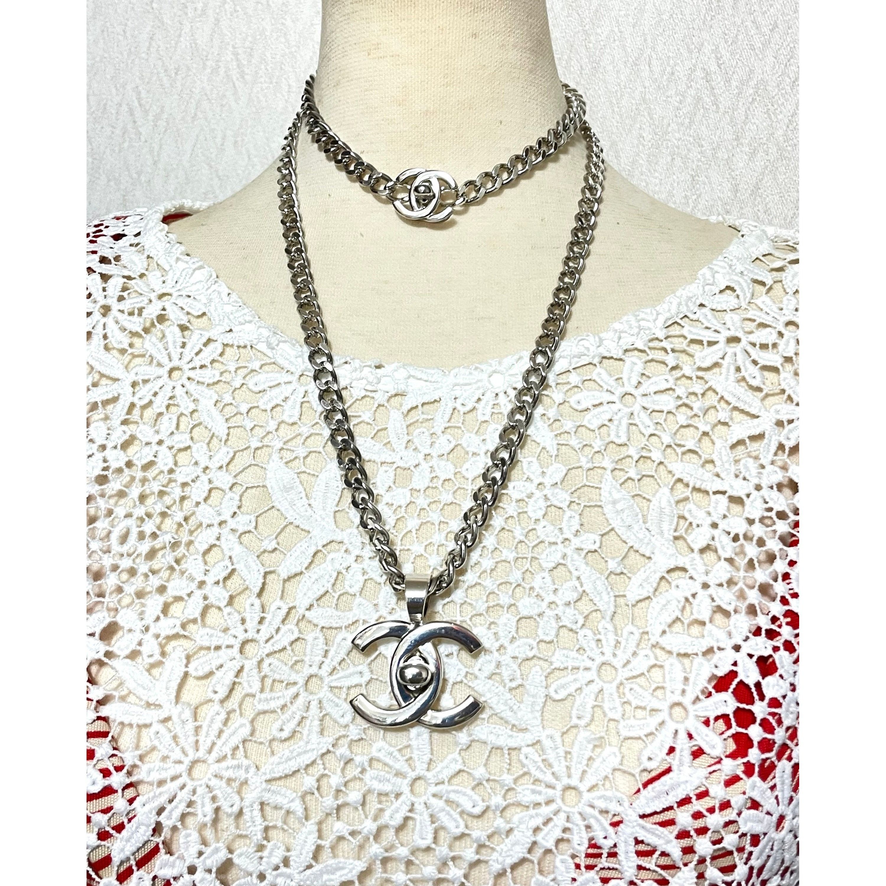 Chanel Vintage Chanel turn lock CC silver chain necklace. Size ONE SIZE - 9 Thumbnail