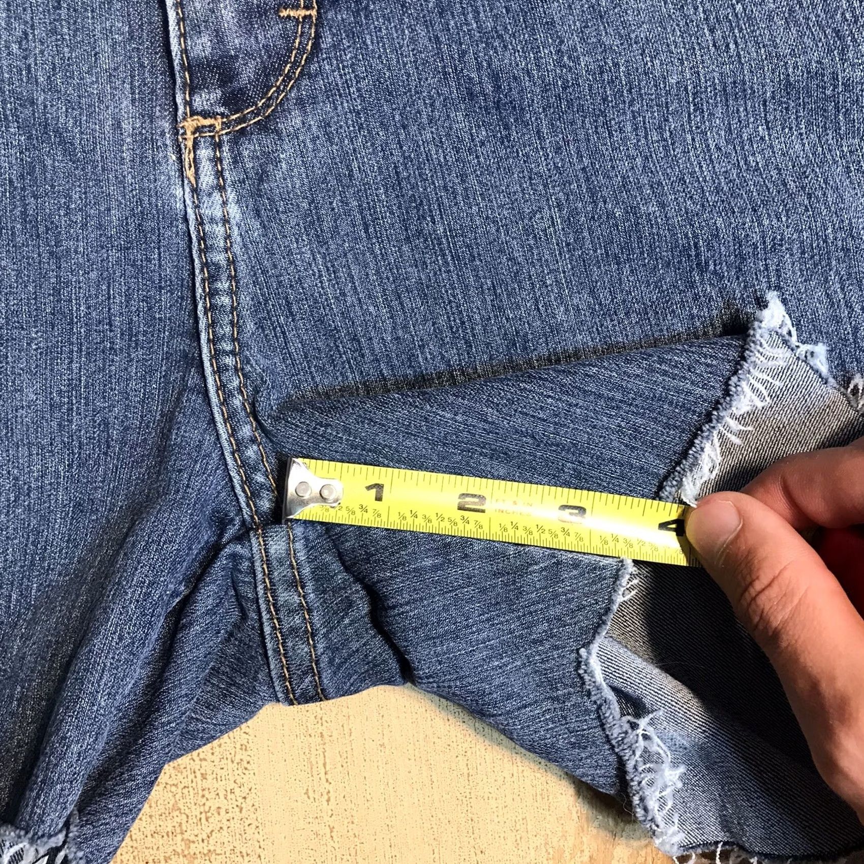 Wrangler Wrangler Aura Womens Denim Blue Cut-Off Shorts Medium Wash 14 5-Pocket Zip Regular Rise 10in Western Rodeo Mens/ Womens? Size 36" / US 14 / IT 50 - 6 Thumbnail