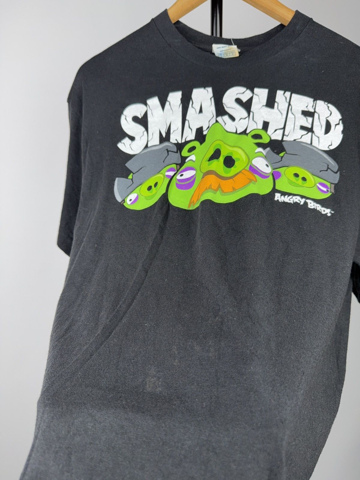 Vintage 00s Angry Birds Game “Smashed” Pigs Graphic Tee Black L Size US L / EU 52-54 / 3 - 5 Thumbnail