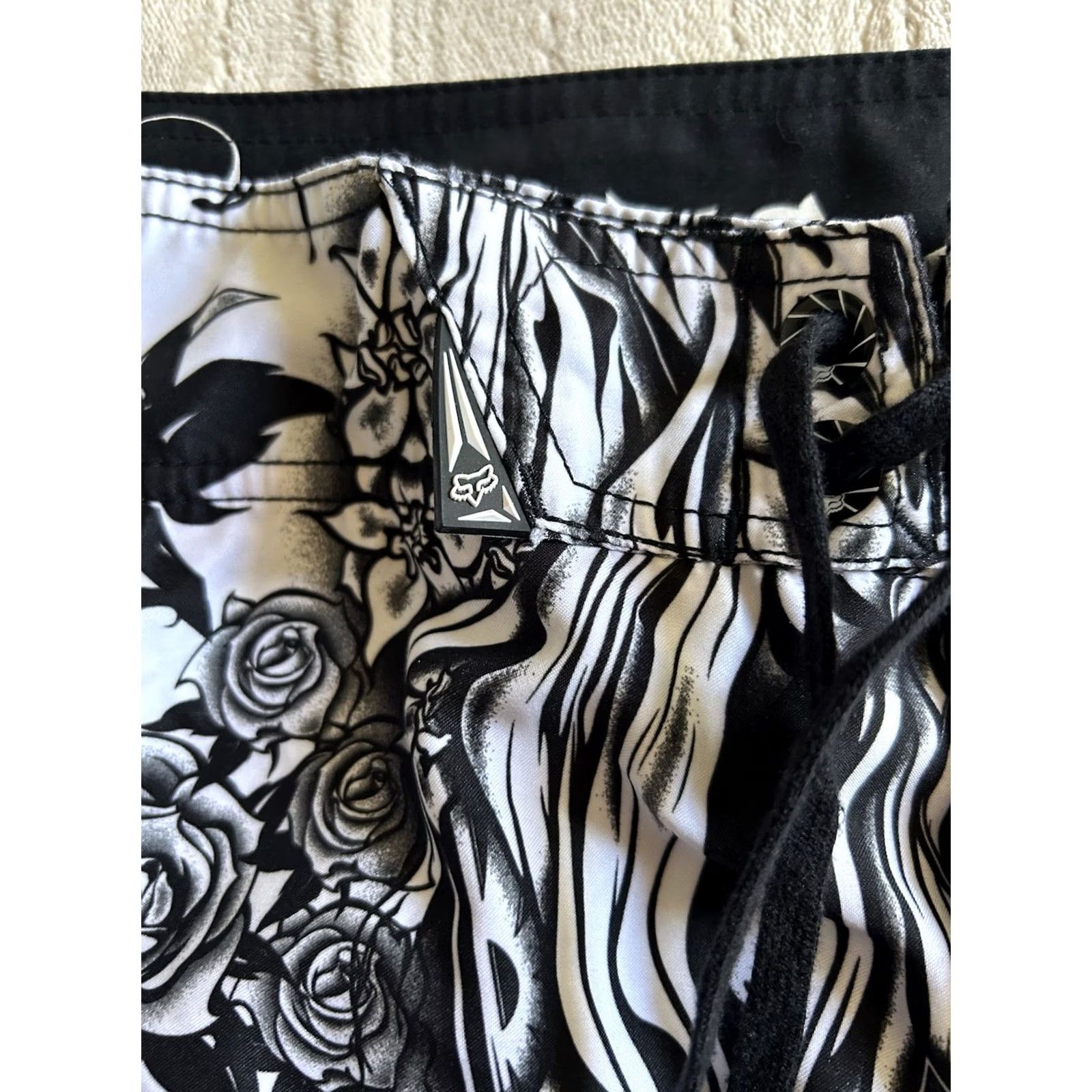 Vintage Fox Racing Y2K Style AOP Swim Trunks Mens 40 Black Polyester Drawstring Pockets Summer Surf Skate Size US 40 / EU 56 - 5 Thumbnail
