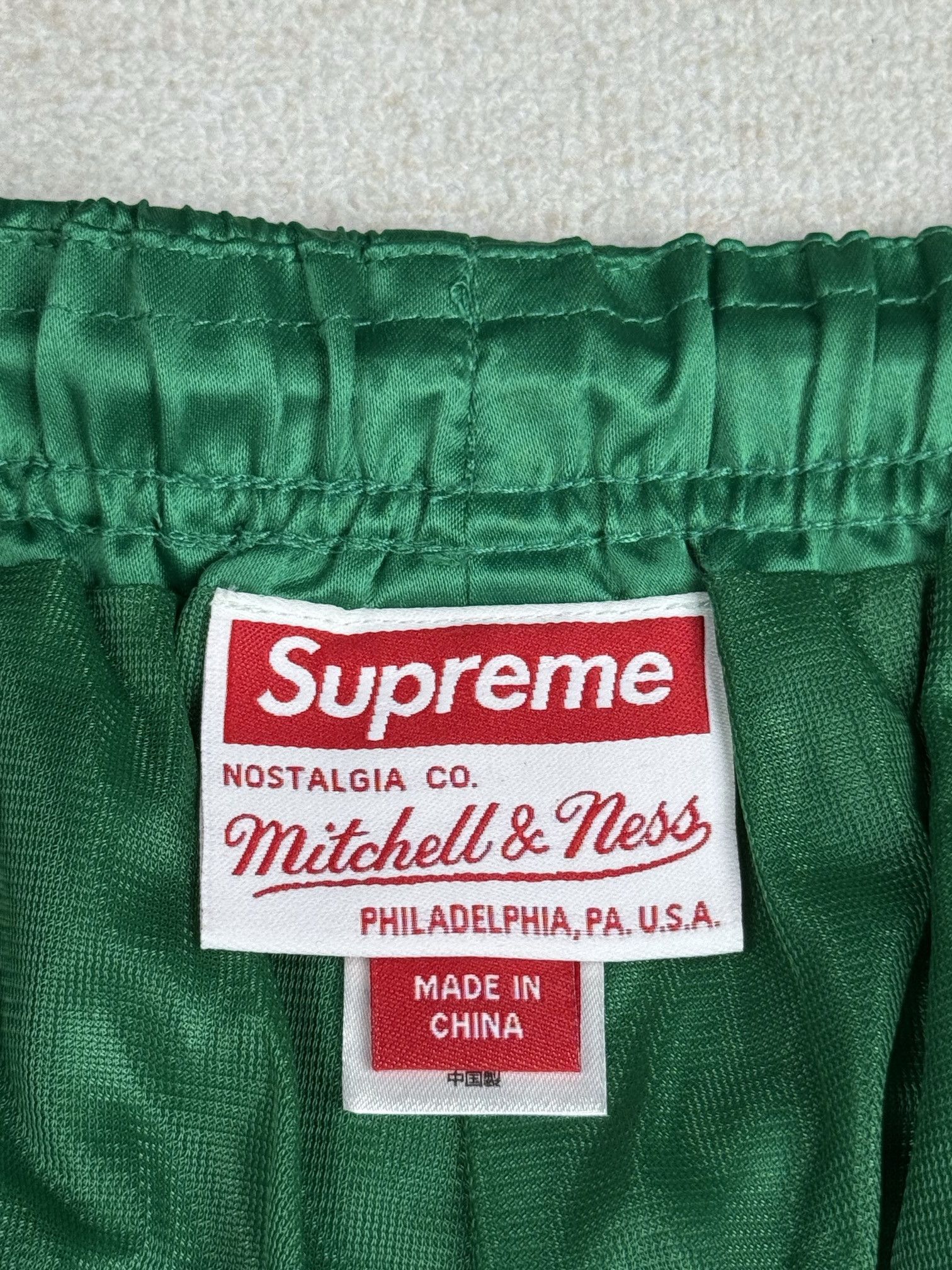 Supreme Supreme Mitchell & Ness Satin Basketball Short Size US 34 / EU 50 - 6 Thumbnail