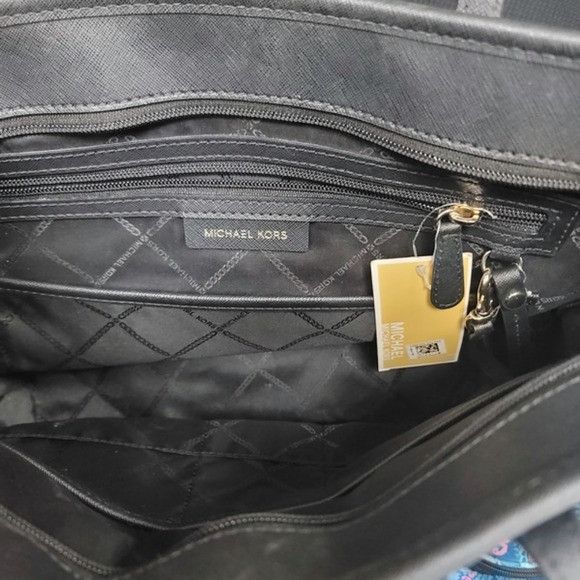 Michael Kors Like New Michael Kors Eva Small Zip tote Bag Size ONE SIZE - 4 Thumbnail