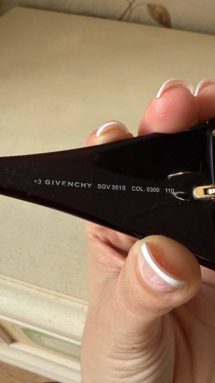 Givenchy Givenchy y2k Rhinestone Sunglasses SGV351S Size ONE SIZE - 9 Thumbnail