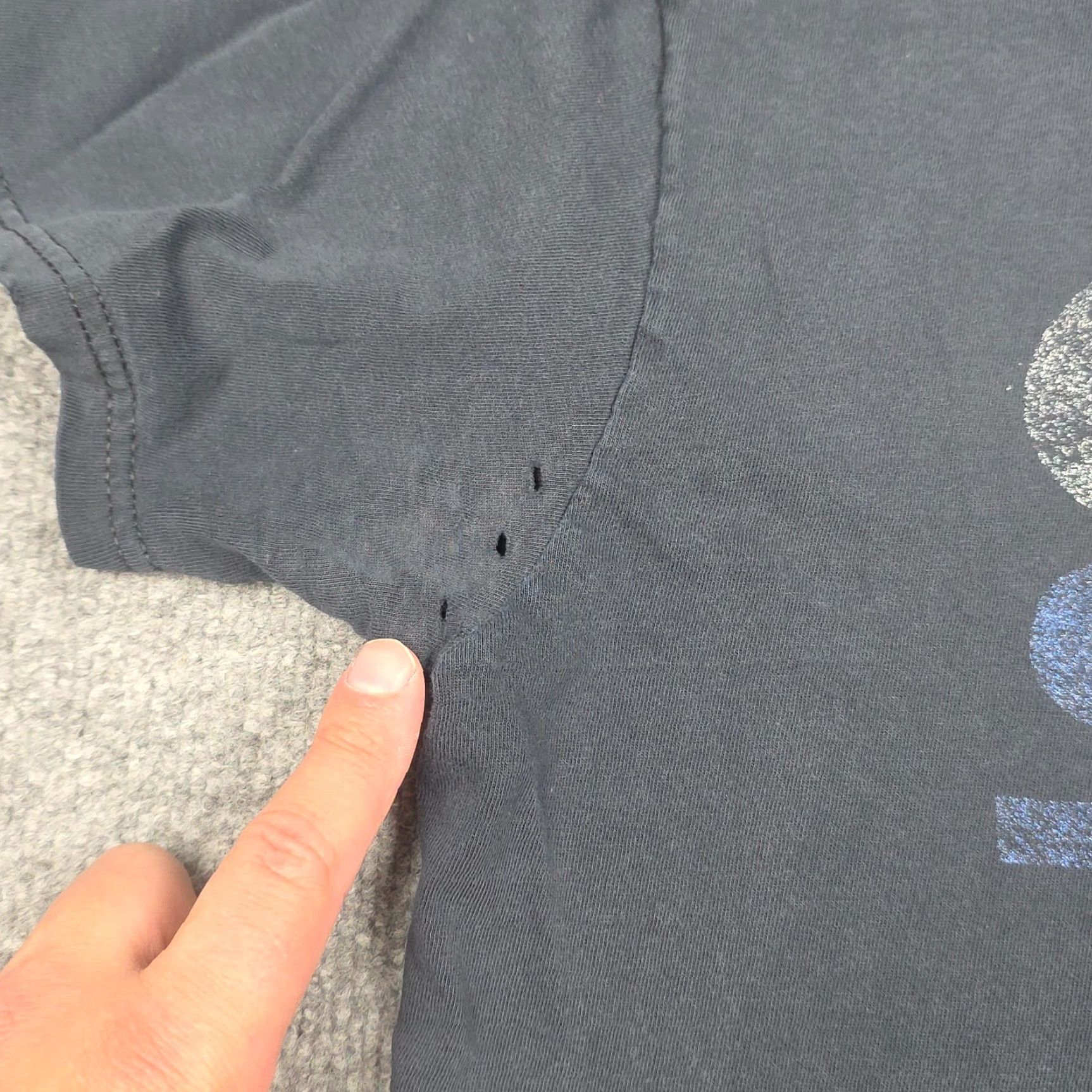 Quiksilver VINTAGE Quiksilver T-Shirt Men’s Small/Medium Black Faded Double Sided Holes Shirts Regular Cotton Crew Neck Short Sleeve 90s Beach Surf USA Y2K Size US S / EU 44-46 / 1 - 6 Thumbnail