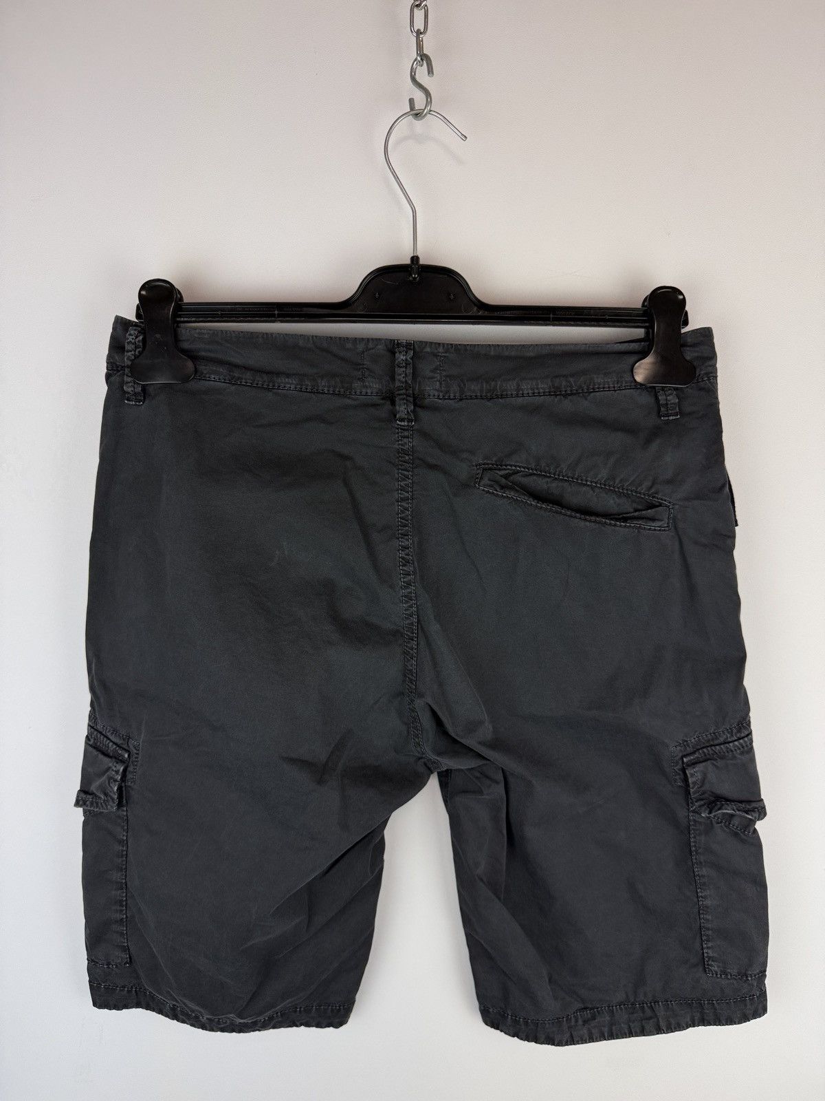 Stone Island Black Stone Island cargo shorts Size US 29 - 5 Thumbnail