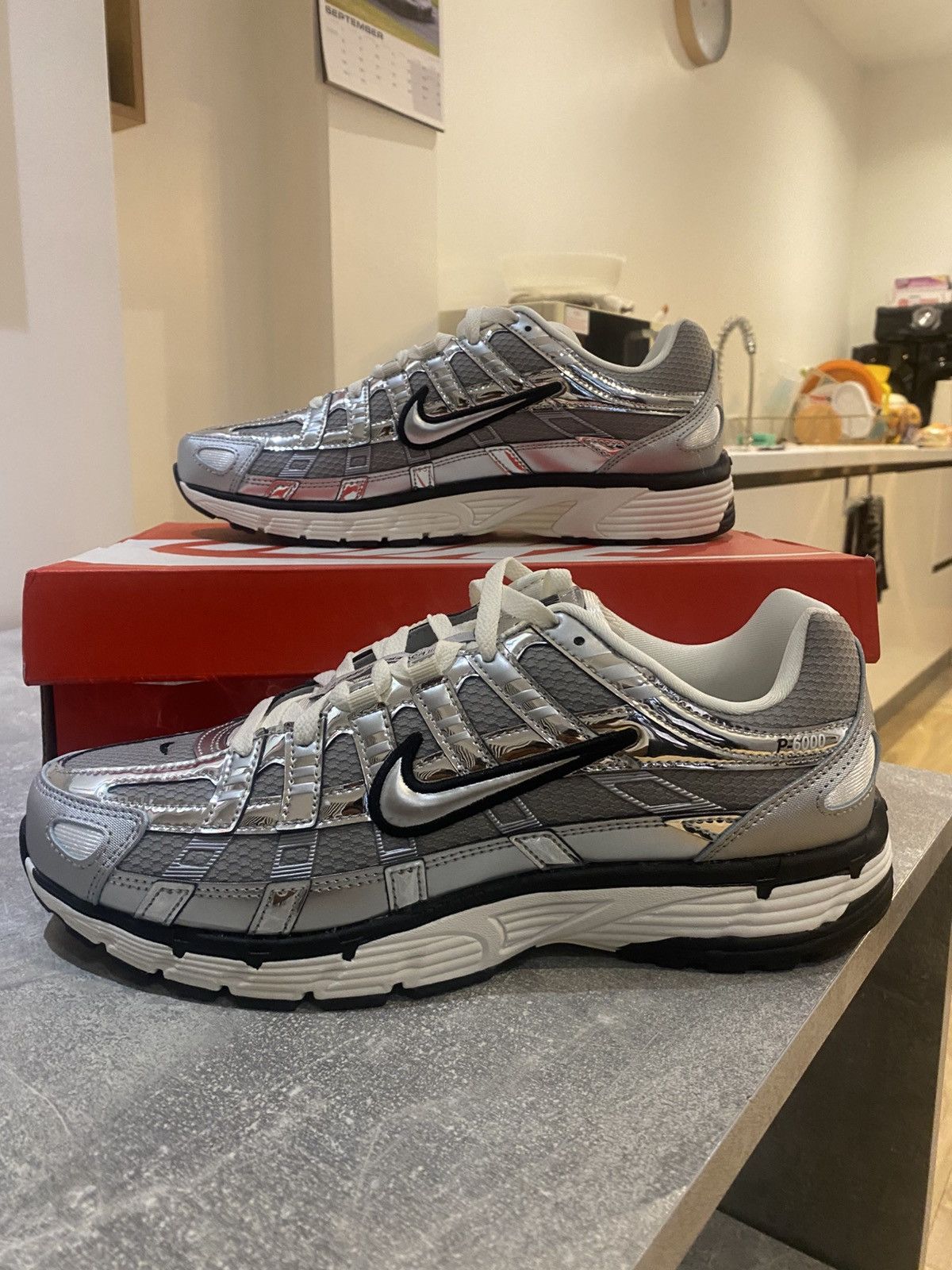 Nike Nike P6000 Metallic Silver Size US 10 / EU 43 - 2 Thumbnail