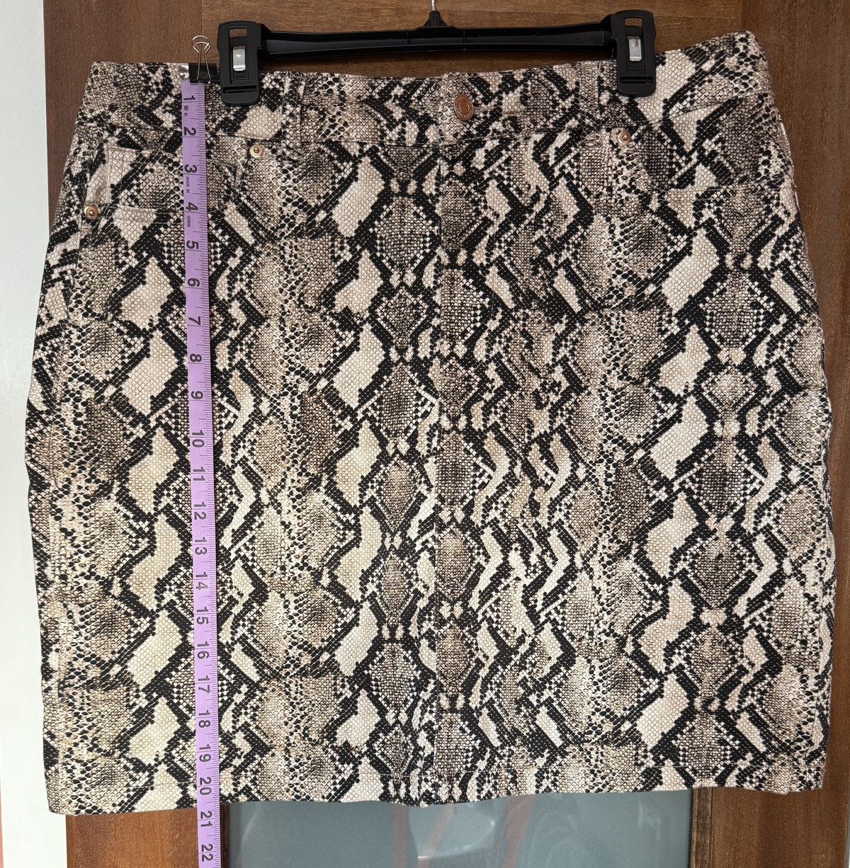 Boston Proper Boston Proper Women’s Plus Desert Python Print Denim Skort Size 40" / US 18 - 9 Thumbnail
