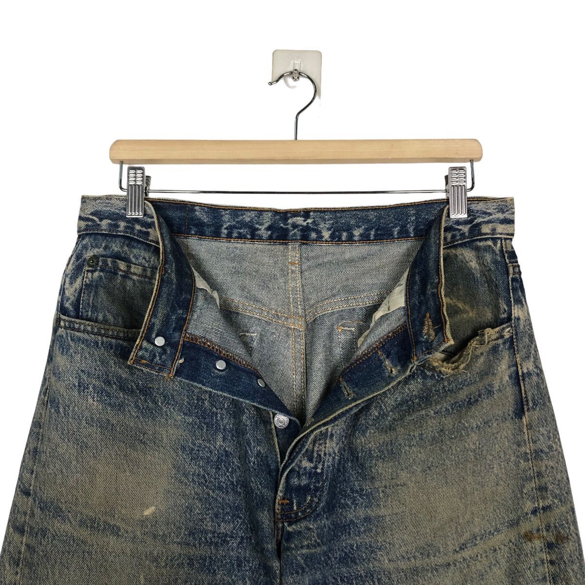 Levi's 🔥VINTAGE DENIM JEANS LEVI’S 501 DISTRESSED RUSTY DESIGN Size US 33 - 17 Thumbnail