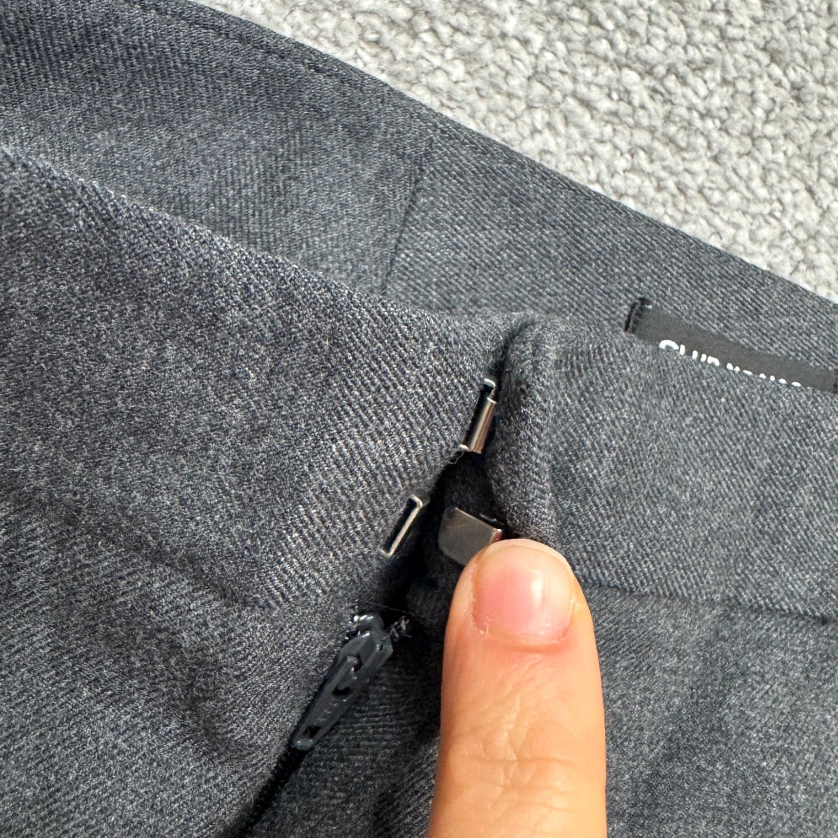 Club Monaco Club Monaco Pants Women 12 Charcoal Gray Wool Blend Tapered Jogger Trouser 37x26 Size 34" / US 12 / IT 48 - 4 Thumbnail