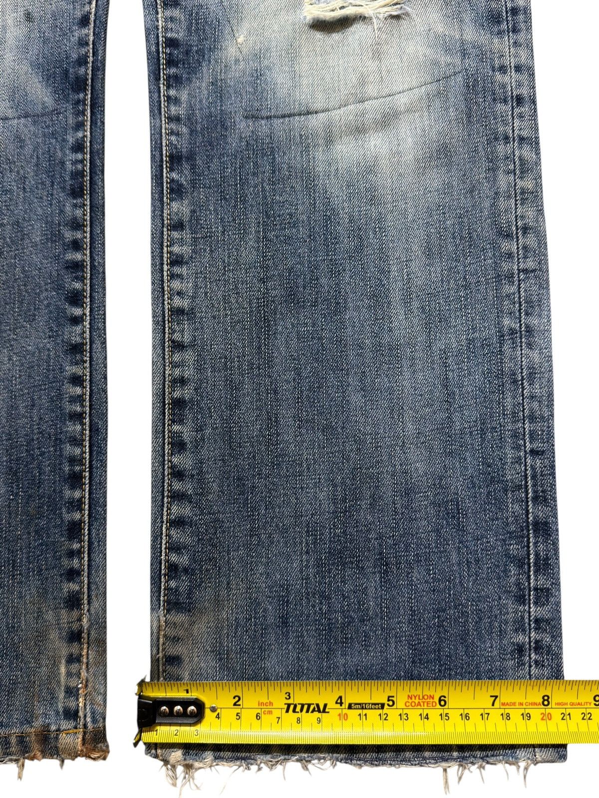 Uniqlo Vintage Y2K Uniqlo Faded Wash Distressed Straight Leg Jeans Size US 32 / EU 48 - 15 Thumbnail