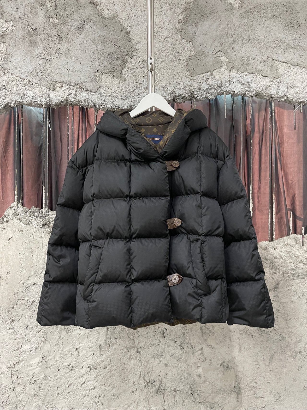 Louis Vuitton Louis Vuitton Black Down Jacket XS Women Size XS / US 0-2 / IT 36-38 - 1 Thumbnail