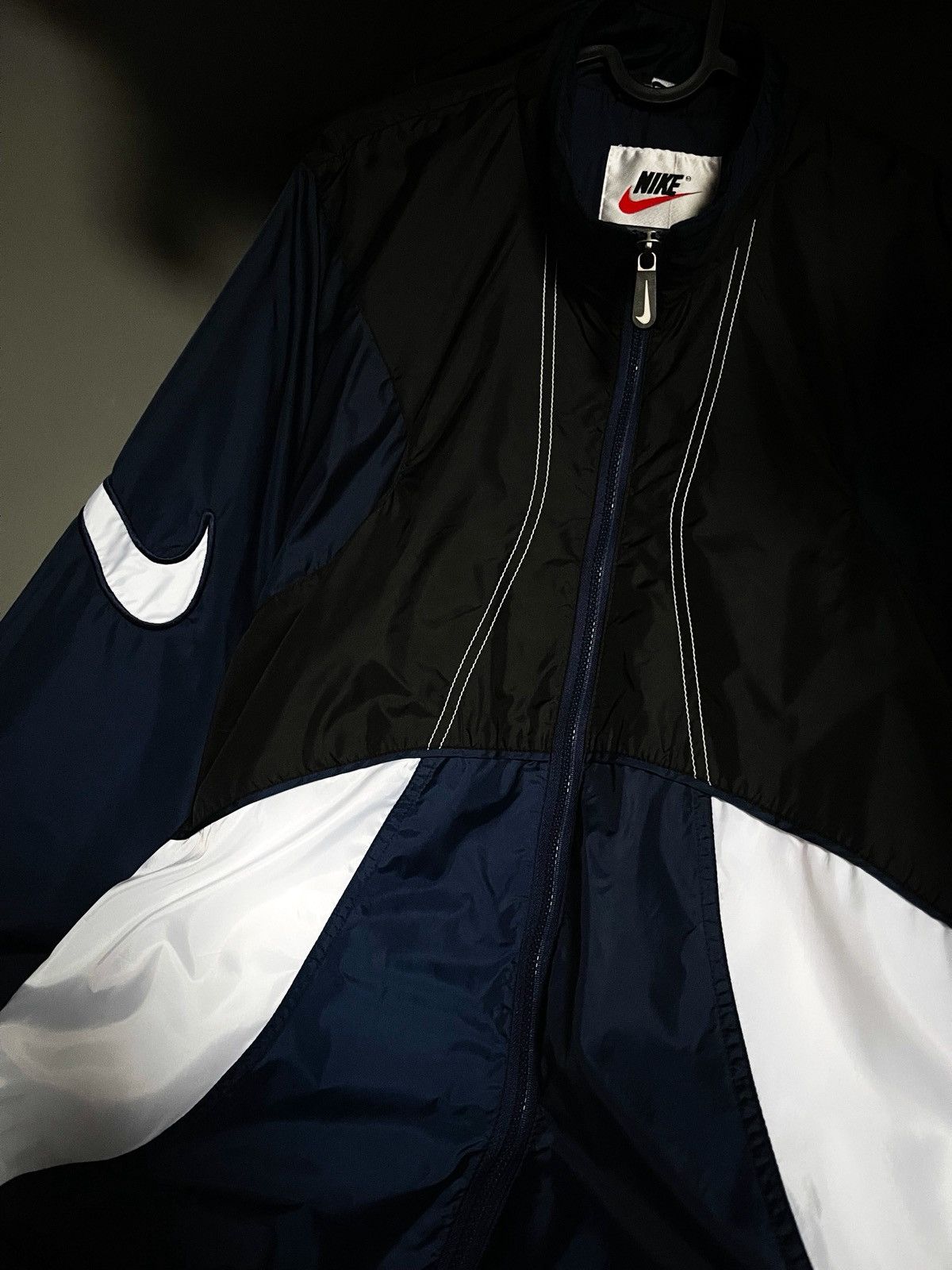 Nike Vintage 90’s Nike Big Swoosh Windbreaker Jacket Size US L / EU 52-54 / 3 - 1 Thumbnail