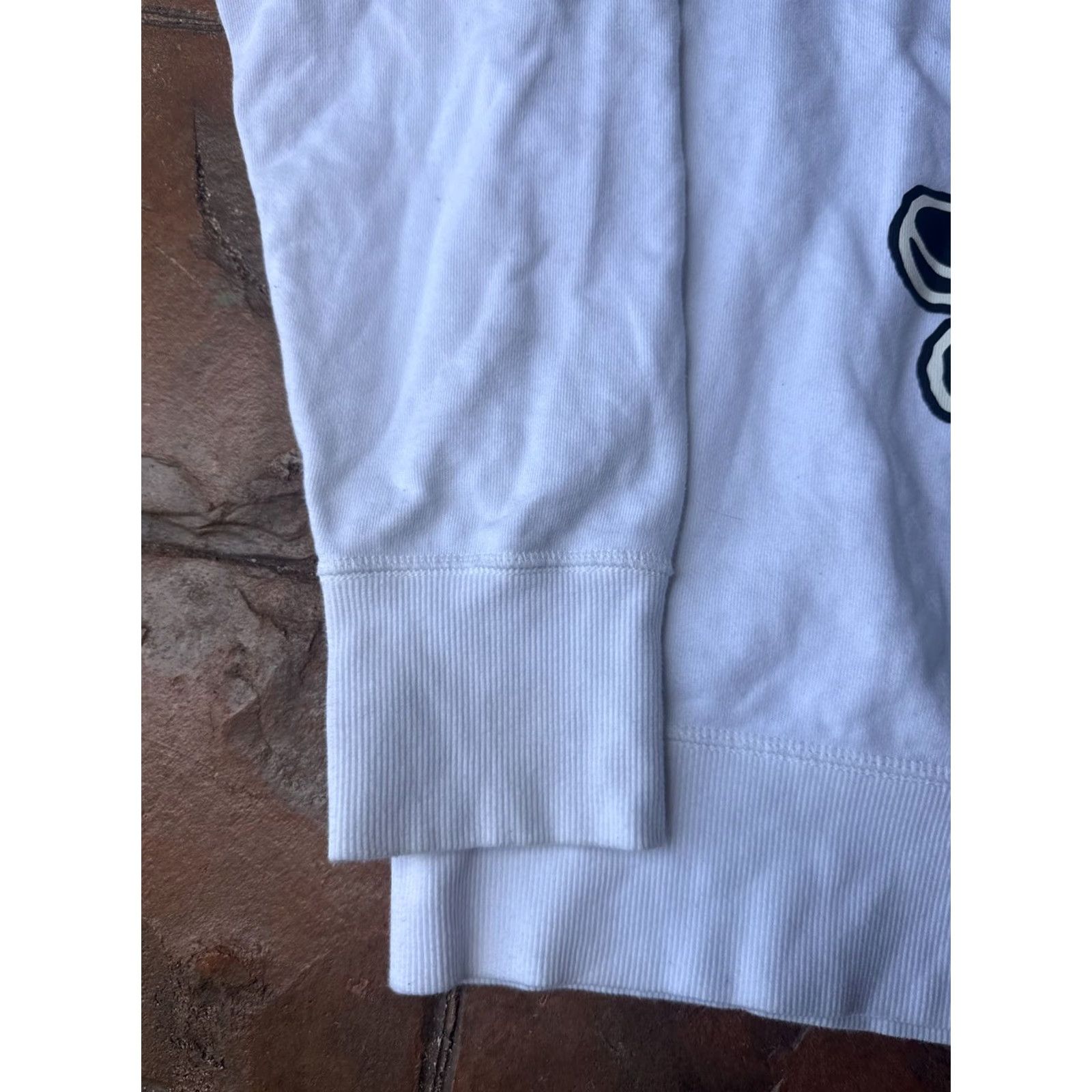Uniqlo VINTAGE? No — Uniqlo X Kaws Peanuts Snoopy Skateboarding Sweatshirt Mens Large White Crew Neck Size US L / EU 52-54 / 3 - 5 Thumbnail