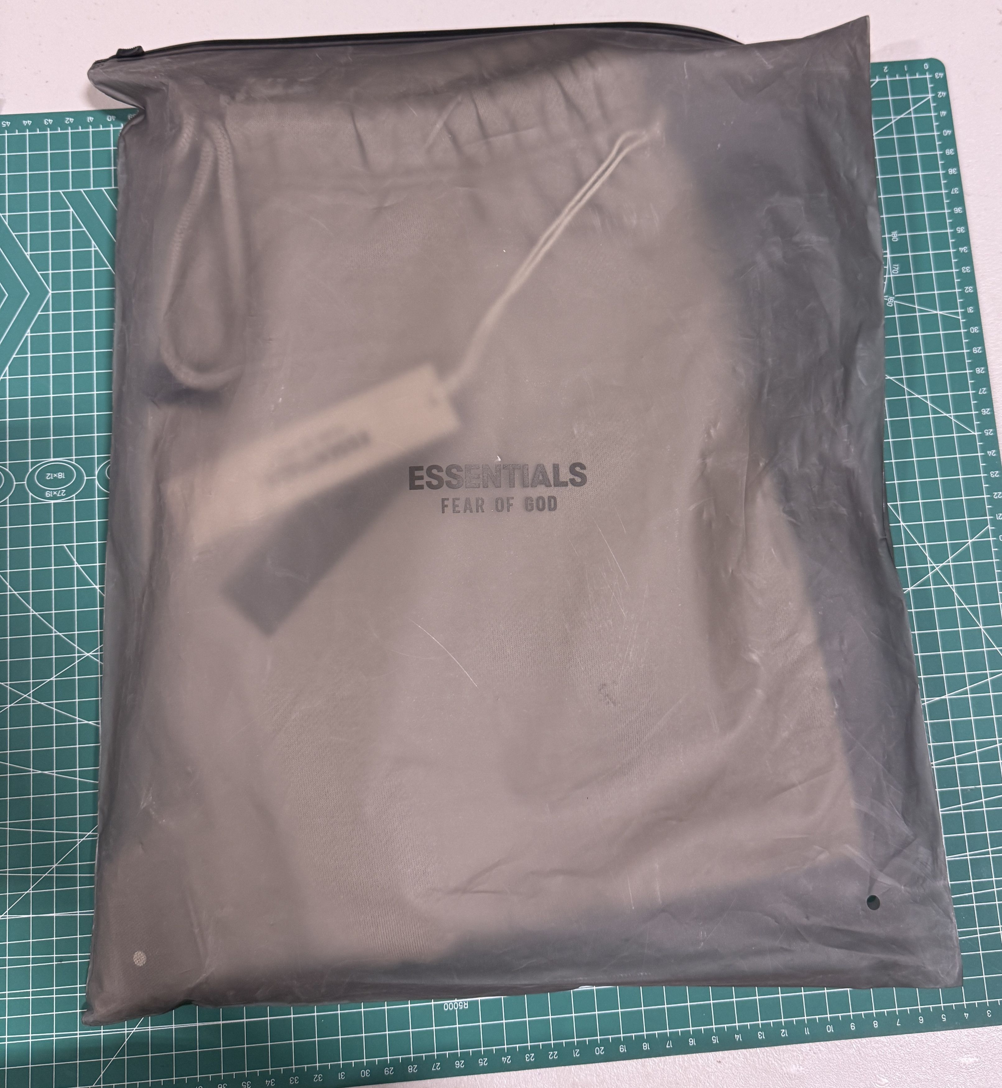 Essentials Fear of God Essentials Sweatpants Seal L Size US 36 / EU 52 - 3 Thumbnail
