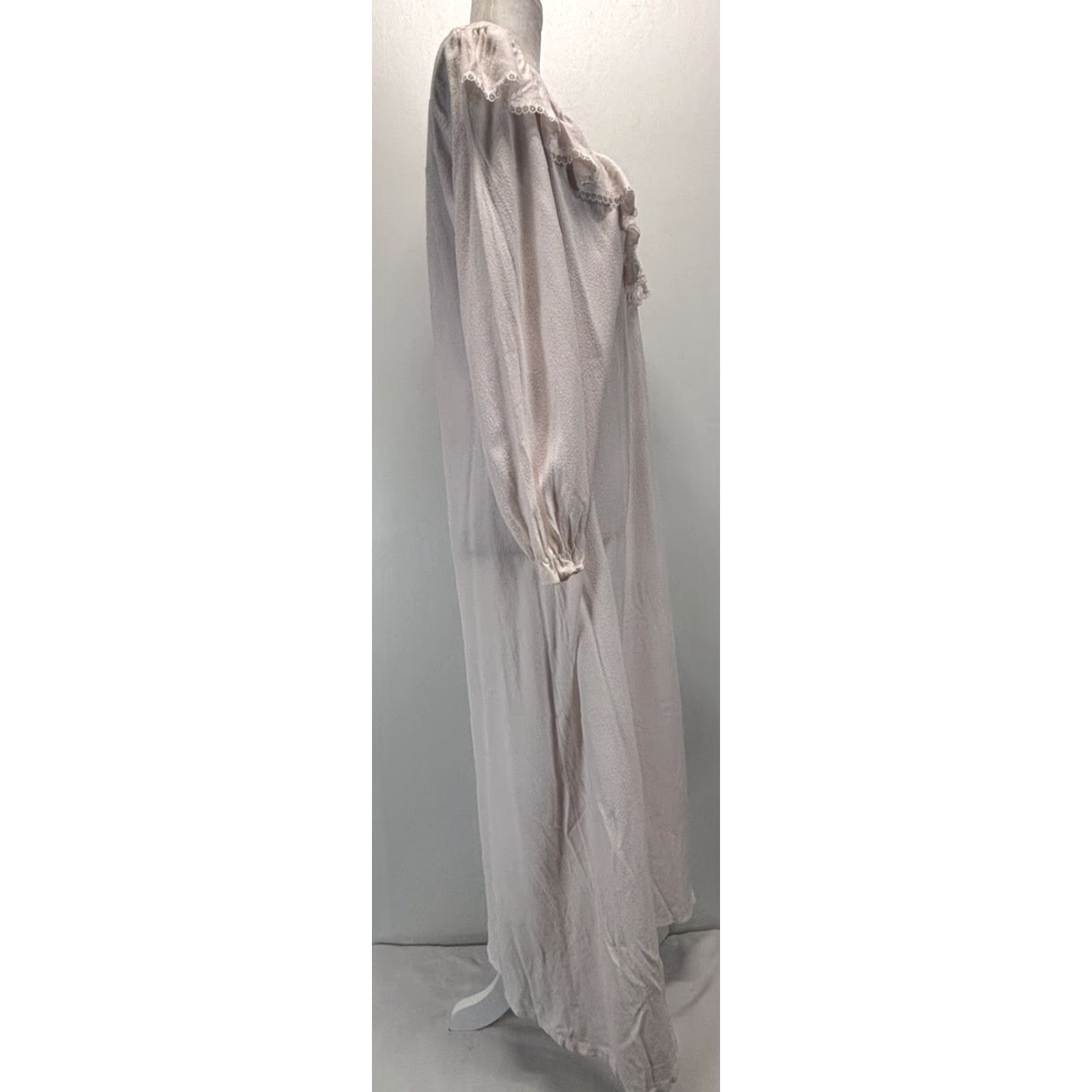 Vintage VINTAGE SPOTLIGHT Pink Nylon Blend Nightgown Large Floral Lace Coquette 1960s 1970s Womens Size ONE SIZE - 2 Thumbnail