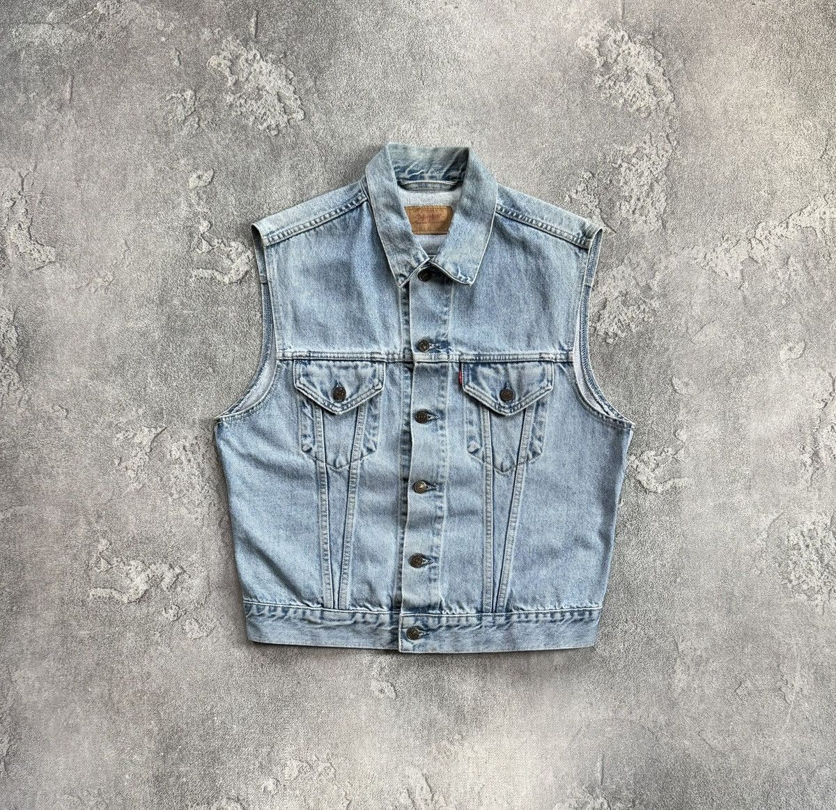 Levi's Vintage Clothing Levi’s XL 70401 02 1983 denim retro vest sleeveless jacket Size US XL / EU 56 / 4 - 8 Thumbnail