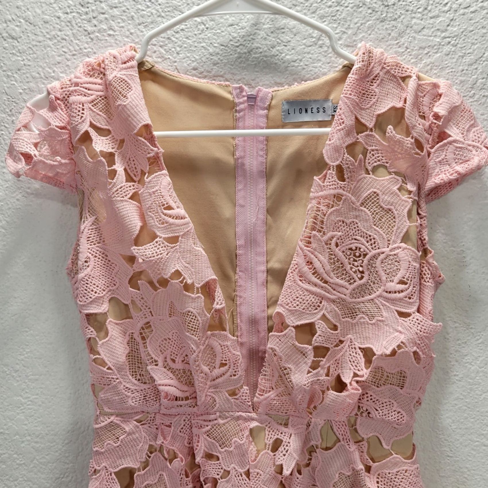 Lioness Lioness Romper XS Pink Floral Lace Overlay Cap Sleeve Short Onesie One-Piece Women’s Size 26" / US 2 / IT 38 - 4 Thumbnail