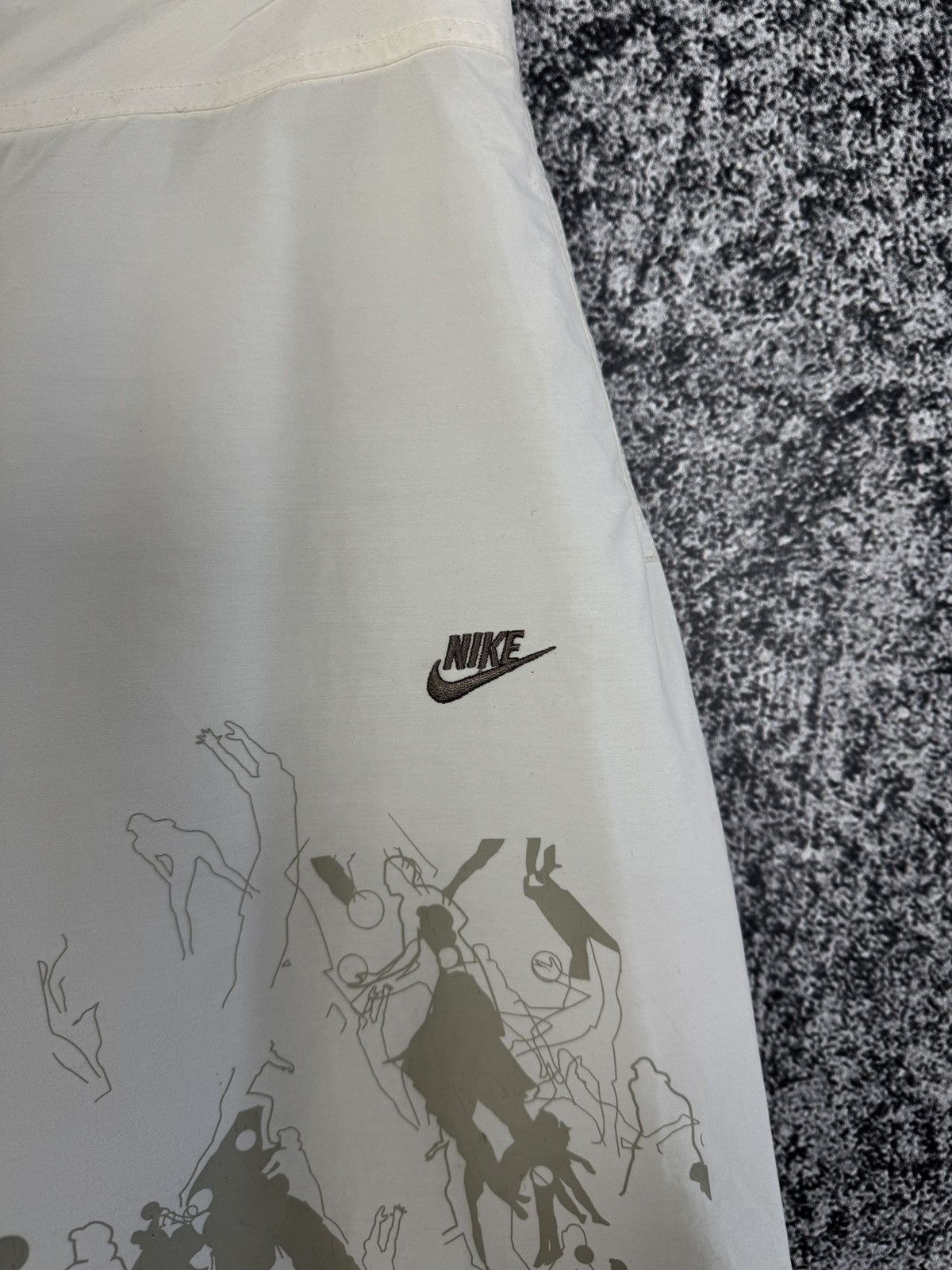 Nike Men’s Vintage Nike Cream Shorts With Map Logo Print Size 36 Size US 36 / EU 52 - 6 Thumbnail