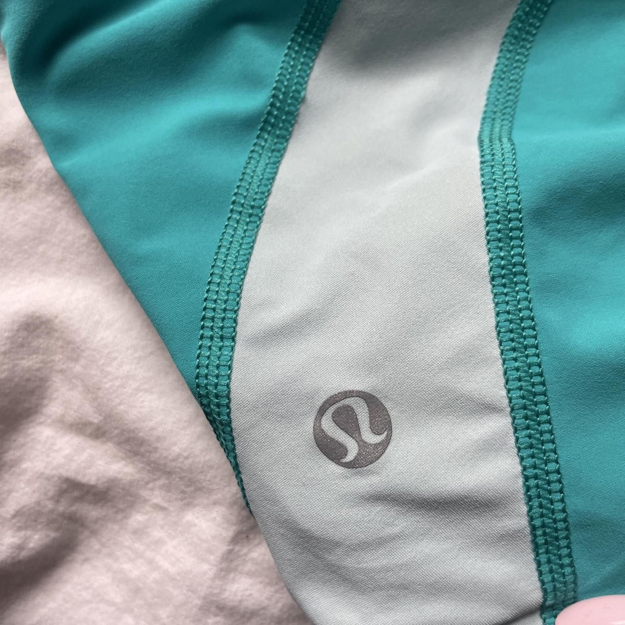Lululemon 2000s Reversible Lululemon Mini Shorts Size 8 Size 30" / US 8 / IT 44 - 7 Thumbnail