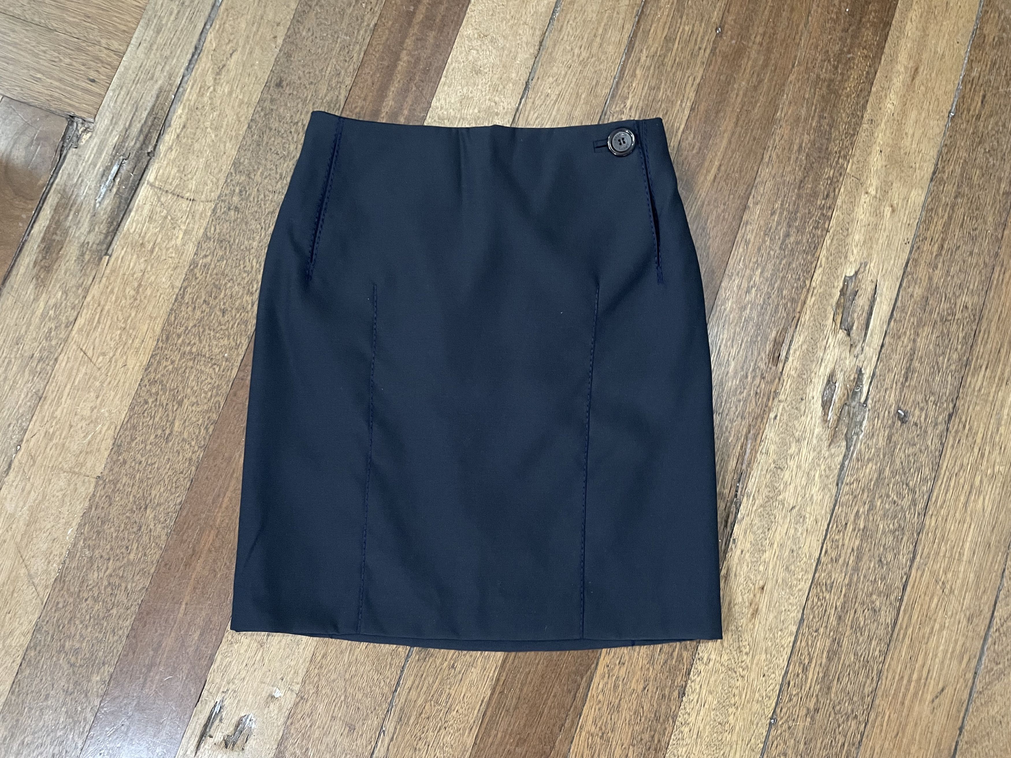 Louis Vuitton Louis Vuitton Wool Skirt Size 28" / US 6 / IT 42 - 1 Thumbnail