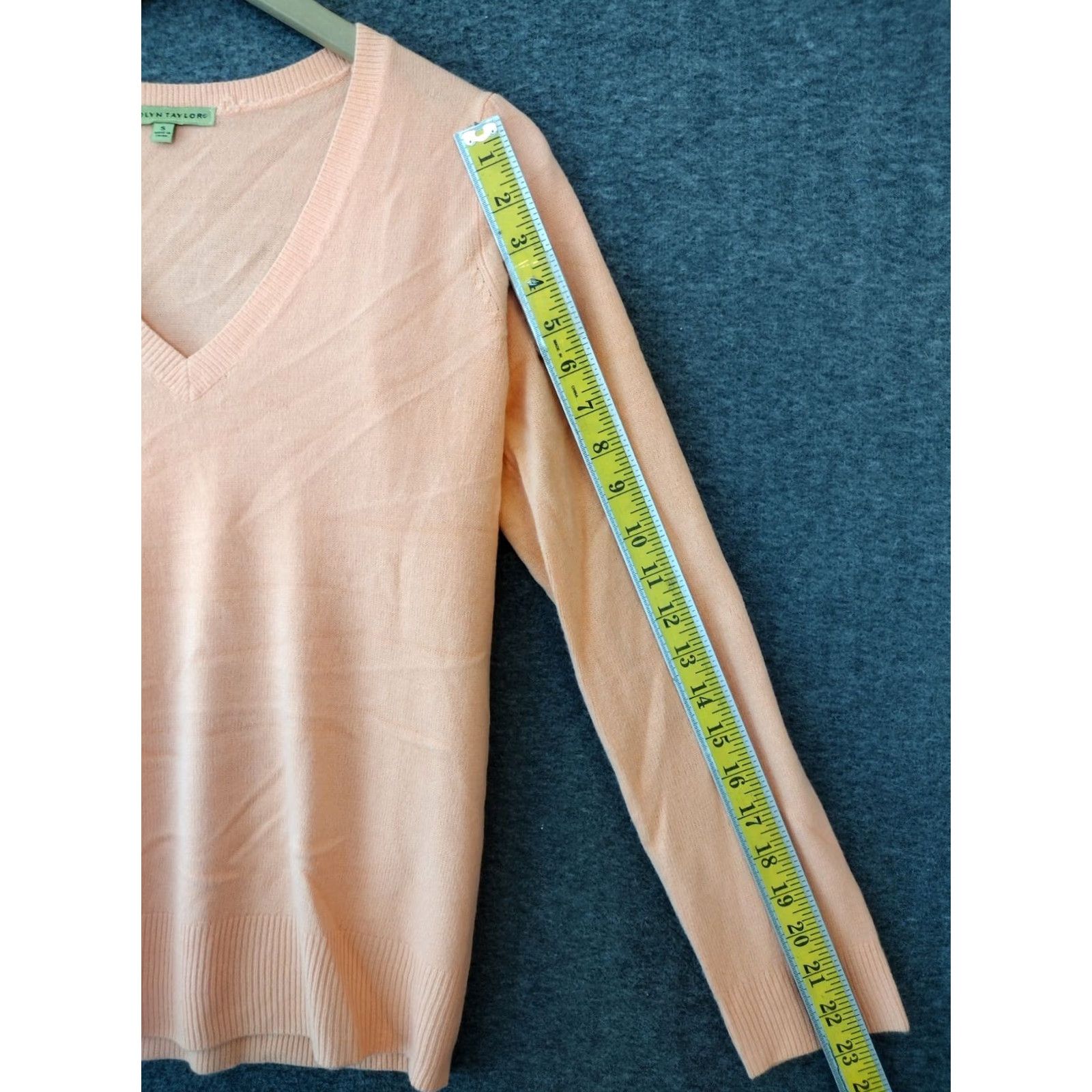 Vintage Carolyn Taylor S Sweater Women's Peach Long Sleeve V Neck Pullover Knit 100% Cotton Raglan Sleeve Solid Logo Fall Winter Casual Formal Secrets: No Size S / US 4 / IT 40 - 5 Thumbnail
