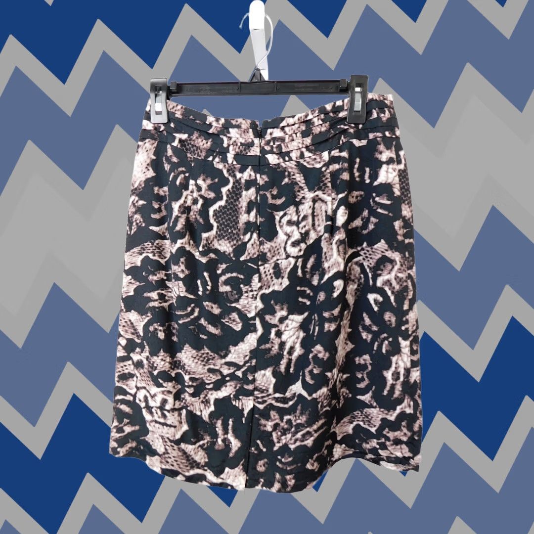 Banana Republic Banana Republic Floral Print Pleated Short Pencil Skirt Size 8 Beige-Black Black Beigesake? Size 30" / US 8 / IT 44 - 1 Thumbnail